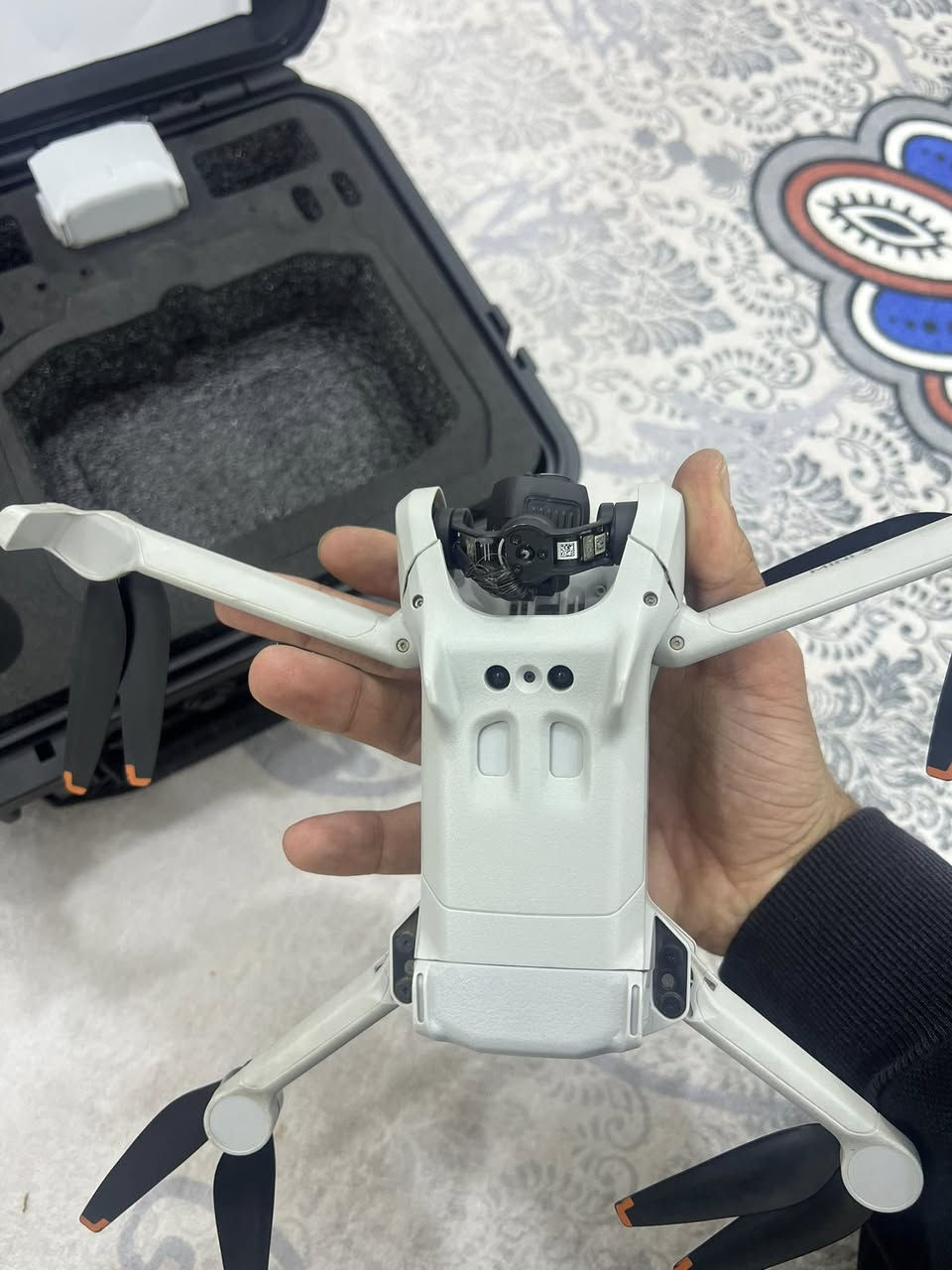 يا الله سلام عليكم
اقره المنشور وراسلني 
سعررررره 600 الف 
مني 3 
درون نضيف مكفول تطير عوزه فقط برمجه للكمبل كمبله ميتحرك ميصعد وينزل 
ملحقات كدامك 
بطاريات 2 بلاصصص 47 دقيقه 
مكاني كوت 
*********** 
وشايفين خير
