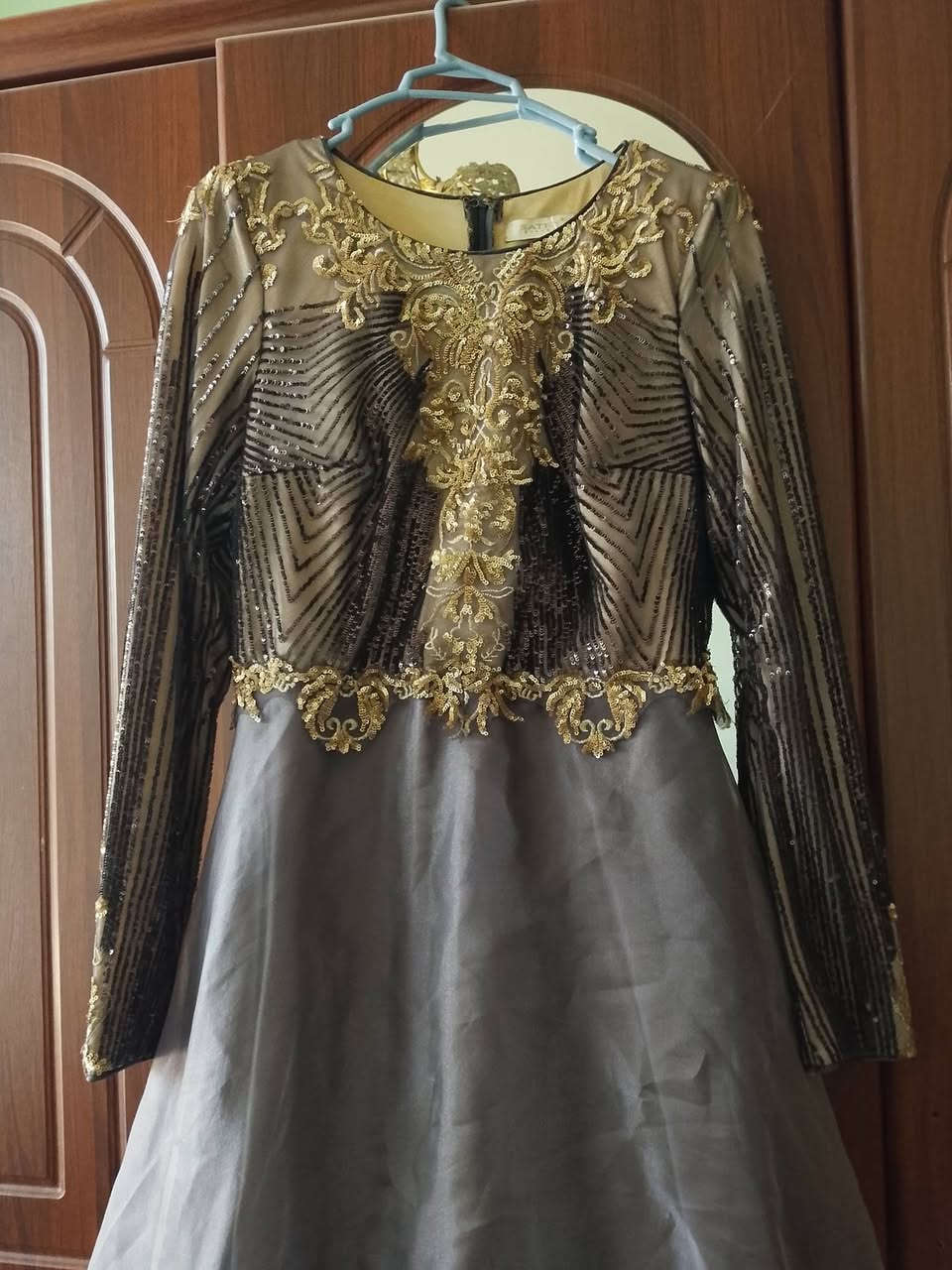 فستان مناسبات للبيع 
قياس ٤٠ /٤٢ ملبوس مرتين 

وبي بطانه ثكيله 

فقط يحتاج كوي ب اوتي بخار 

اكو توصيل ٥


**إذا كنت صاحب هذا الإعلان وتريد حذفه لأي سبب، رجاءا أرسل رسالة إلى الدعم الفني**