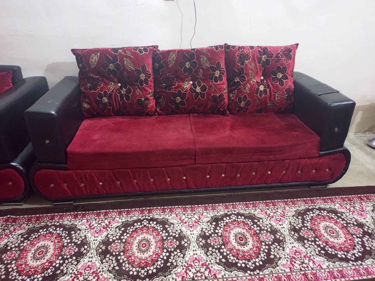 تخم عشر مقاعد تركي بالة نظيف هوا والكوشات السعر350الف
***********
