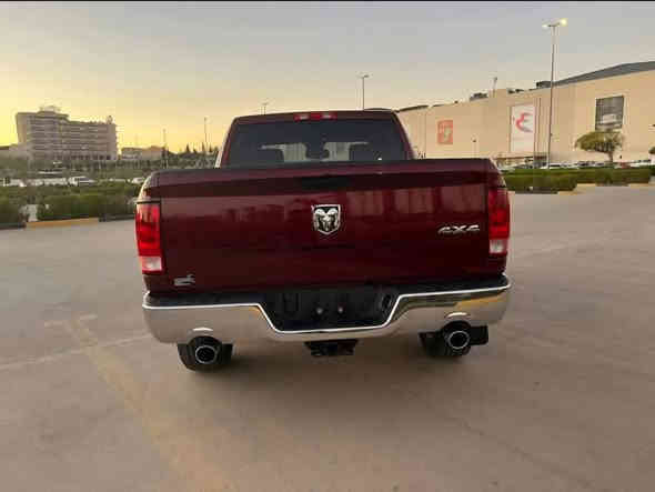 السلام عليكم
رام 2023 كلاسك 
باب طويل بدي قصير المرغوب 
محرك ٨ سلندر 5700  وفور ويل درايف 
4x4
السيارة بدون ايرباك وبدون دواخل  جميع الايرباكات سليمة
حادثها خارجي
تبديل ٣ قطع بلادي 
بجم كبس وشاصي مكفول وبدون دواخل السيارة
السيارة دخول جديد
مرقم سليمانية
تحويل وكاله حاضر 
السعر  26,000 وبيها مجال 
بيع او مراوس حسب القناعة
للاستفسار اكثر 
*********** واتس اب
مكان السيارة في بغداد بغداد
