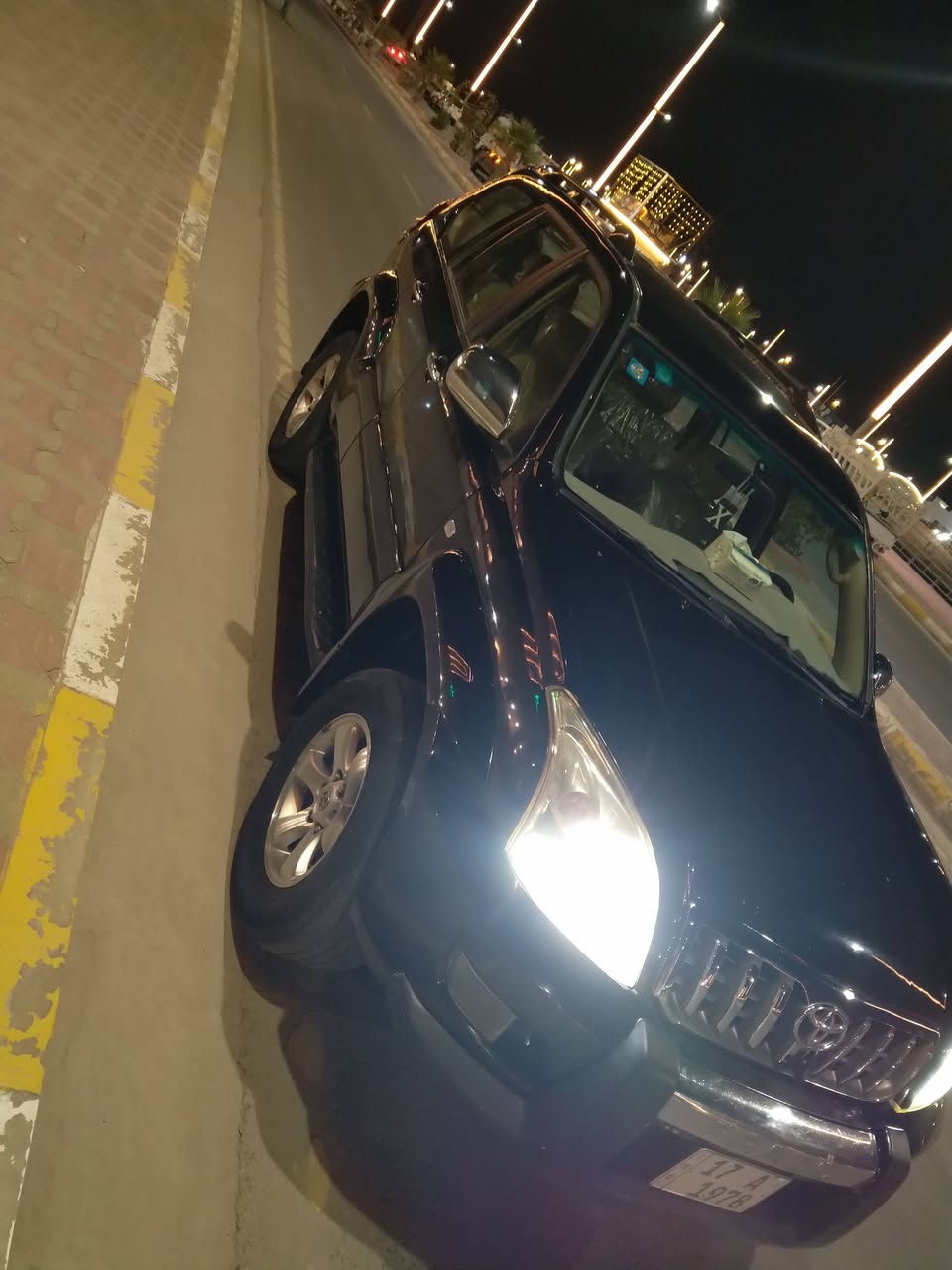 السلام عليكم.    للبيع او المراوس حسب القناعه تيوتا برادو مويل 2007
رقم مثنى دولي سنويه مجدده شرط تحويل مباشر 
مصبوغه عام 
محرك 6 سلندر كير اوتماتيك دفع رباعي 
7  راكب 
تخم تاير ويل كب 
داخل جديد  كهربائيات كلها شغاله 
سنتر لوك 
لايت زنون 
شاشات بالتچاوي 
صدر جديد 
سياره جاهزه ومال جناي 
العنوان.   الرمادي الصوفيه للاستفسار هاتف ***********
