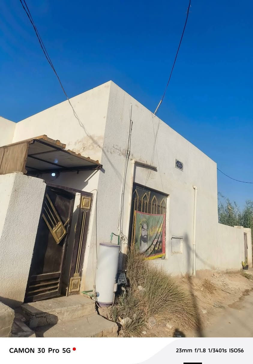 بيت 130 متر بالكوفة قريب فلكة الدلال يبعد عن مسلم 10 دقايق   منطقة البو نعمان عمود 20 خلف مدرسة المقداد مسافة قليله عن الشارع يبعد  مكون غرفة و صالة ومطبخ واستقبال صحيات داخلية وخارجية طابو زراعي سند 25..  يبعد عن الشارع ٣٥٠ متر..مسافة قليلة  السعر 30 مجال قليل   تفاصيل اكثر خاص او واتساب ***********
