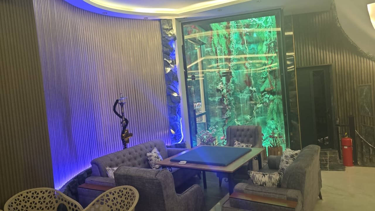 من رخصة صاحب الكروب والادمنيه المحترمين
كهوه للأيجار كامله مكمله  العنوان بغداد -سبع ابكار 

العقد سنوي 

للاستفسار ***********

كهوه شغاله وسمعة جيدة  ناسة محترمه وكبار 

البيع لعدم التفرغ بسبب السفر 

يوجد نراكيل vip طه مستخدمه جديد سعر الواحده ٧٠$

في حال اذا راد الكهوه كامله واذا بدون نراكيل عادي مو جبر
