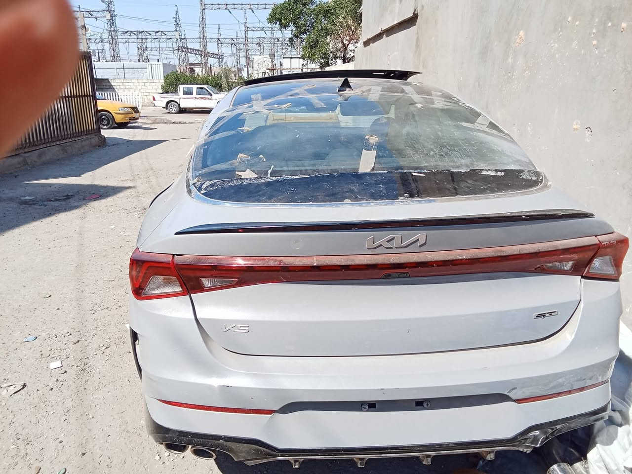 سلام عليكم . سيارة كي فايف جيتي أعلى فئة
لون أسمنتي موديل 23 كلشي كامل بيها من دعامية والايتات كلها كاملة 

. بيها ضرر بنيد ولغد امبدل مالتها بس نفس اللون 

بيها نواقص : الكير مالتها مفطور من الأذن يتبدل ب4 ورقات والمحرك مابي شي . والدكشن البارد مكسور 

السيارة نقصها راديتر ماء ورادتير تبريد والكراسي الايرباك مالتهن طاك والدرگة 

والدشبول مابي شي بالاعتبار الياخذها كوم حديد .

السيارة نضيفة وحلوة . والسعر 140 وبيها مجال


**إذا كنت صاحب هذا الإعلان وتريد حذفه لأي سبب، رجاءا أرسل رسالة إلى الدعم الفني**