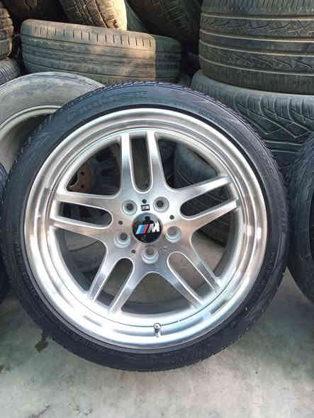 M18
تاقم تایە و ویلی ئێم 18 دوو سایز ویلەکانی لۆکە
چوار تایەی جوانی لە سەر و قیاسی سپۆرتە 
بۆ گۆرینەوە لە سلێمانیم
***********
***********
