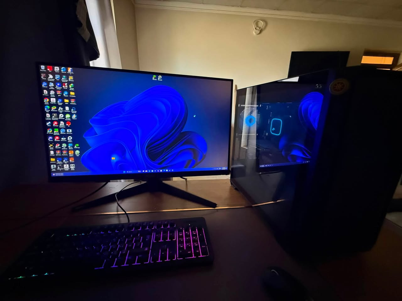 🖥️ مواصفات الجهاز:
المعالج: Intel Core i7-12700KF
كرت الشاشة: RTX 4070 Super
الرام: 32GB DDR4 3600MHz
التبريد: DeepCool Liquid Cooler 360mm
المذربورد: ASUS Prime H610M-K D4
التخزين: 500GB M.2 NVMe SSD
مزود الطاقة: 750W
الكيس: MX600 Mini
🖥️ الشاشة:
ASUS TUF Gaming 27" QHD 180Hz IPS
🎁 الملحقات:
ماوس Logitech G Pro X Superlight 1
كيبورد
سماعات
UPS
💰 السعر: 1,950,000 دينار عراقي


**إذا كنت صاحب هذا الإعلان وتريد حذفه لأي سبب، رجاءا أرسل رسالة إلى الدعم الفني**