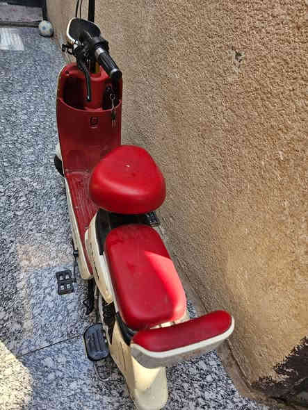 السلام عليكم، بايسكل شحن جديد اخذته قبل شهر اخذته ب 400 وهسه اريد ابيعه رايده ب 300 مستخدم قليل . اتصال ***********
