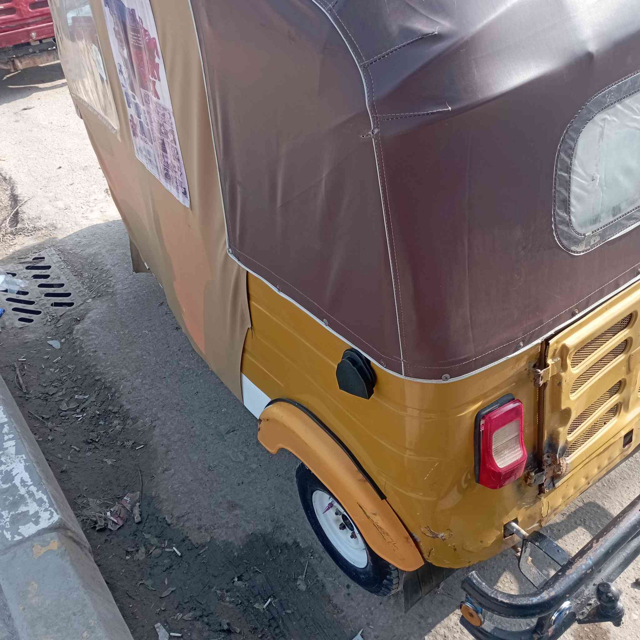 سلام عليكم تكتك للبيع موديل 16 تكتك معمره اوراق  تكتك خير من الله ما ناقصه اي شي يعني كبل للشغل مكينه مال 20 مجفته
تكتك حلوه  مكان أبو غرق وبخدمت الشراي سعر 2.500 وبيه مجال قليل حك الجيه 
***********
***********
