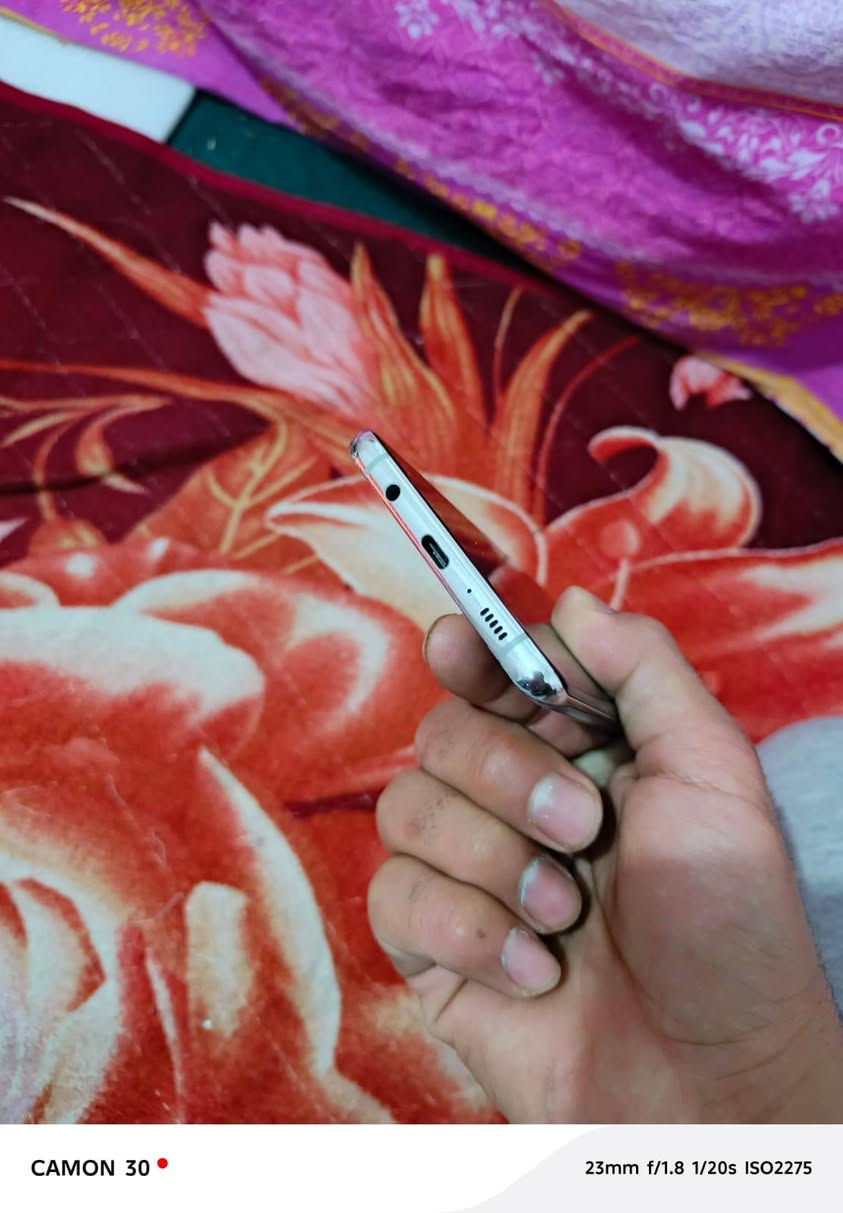 السلام عليكم ورحمة الله samsung s10. 5gنسخه امريكيه النضافه90 الضهر مفطرو ذاكرة 256العشوائية 8+8كامره اتخبل للتواصل ***********
