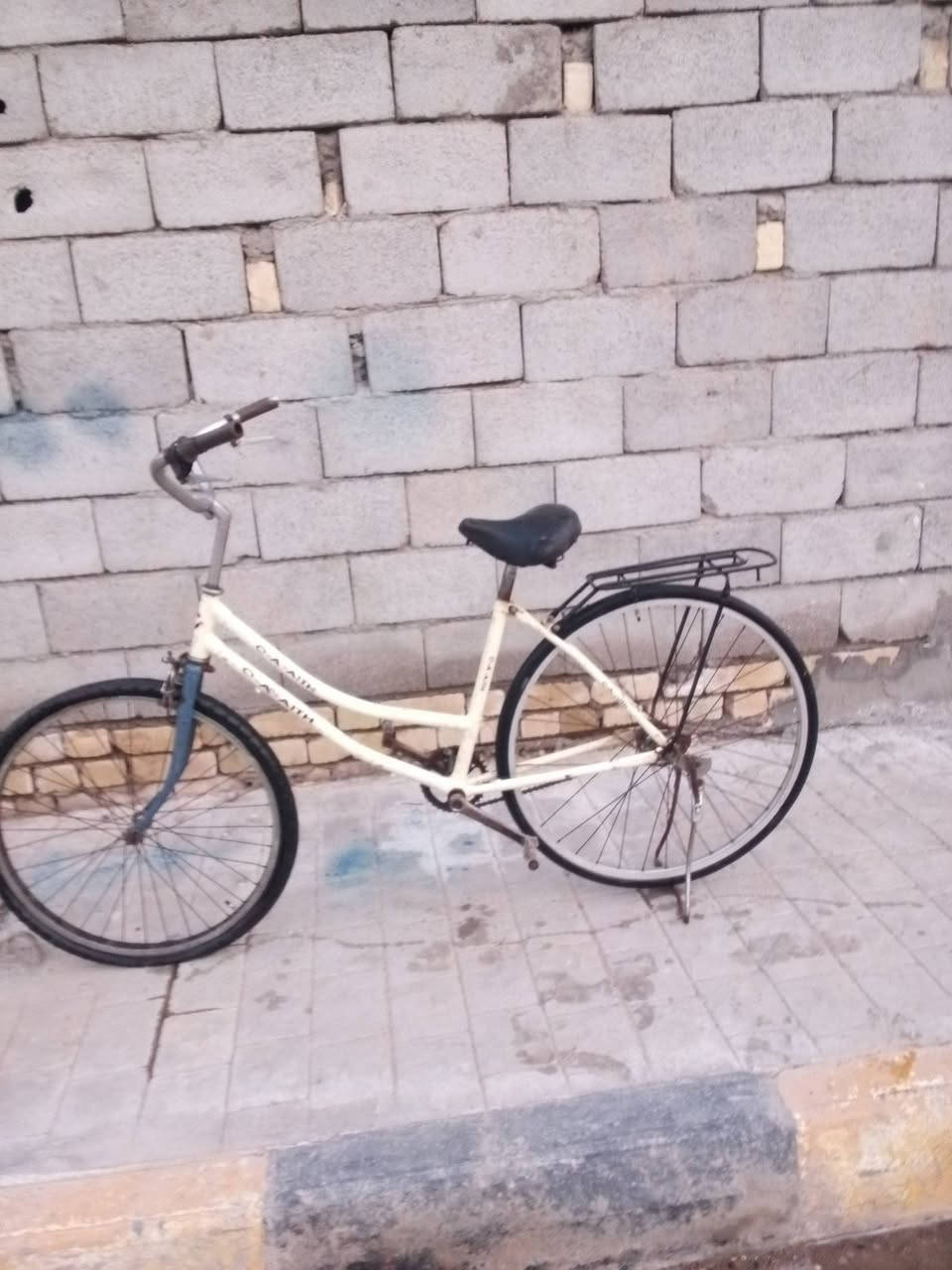 سلام عليكم بايسكل للبيع نضيف  عوزه  جوب وتايل امامي السعر 30 وبي مجال العنوان واسط الاحرار الاتصال على الرقم ***********/
