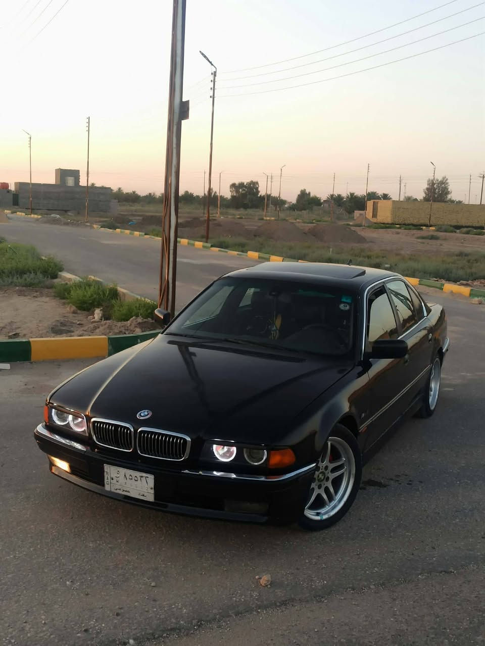 سلام عليكم للبيع بي ام خفاش موديل 96 740 اصل سياره مال جناي بس ظروف اريد ابيع سياره جديده تخم تاير جديد حداديه ورا وقدام مكينه وقير حاويه تبريد ثلج ويا السويج غرفتها كهربائي سوداء جليد رقم بغداد تحويل ثاني مكان بابل الشوملي اتصل فقط ***********
