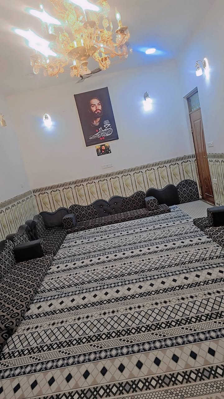 بيت للبيع بالتقيه الثالثه قريب عشارع العام مقابيل البانزين خانه مال عبدالامير عبيس خلف سيراميك عيسى ابن مريم
مساحة 200 كونكريت فوگ وجوه واتساب***********
***********
