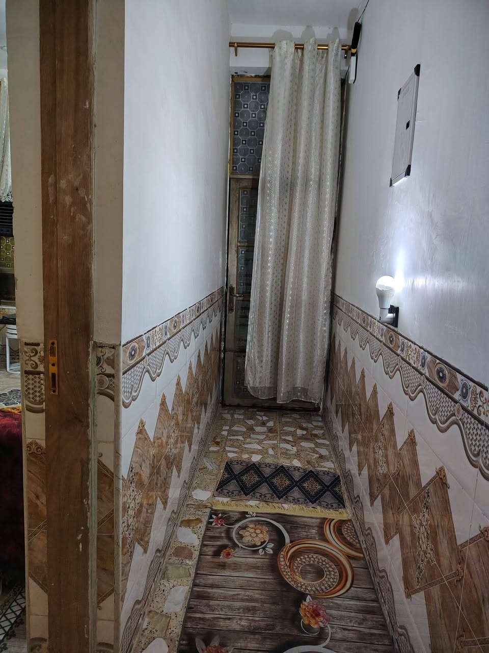 السلام عليكم
بيت بناء جديد للبيع مساحة١٠٠متر واجهة ٥ نزال ٢٠ طابق ونص 
حي اور تقاطع منطقة علاوي الاسمر الفرع الأول مقابل البانزيخانة الجديدة 
للتواصل ***********
