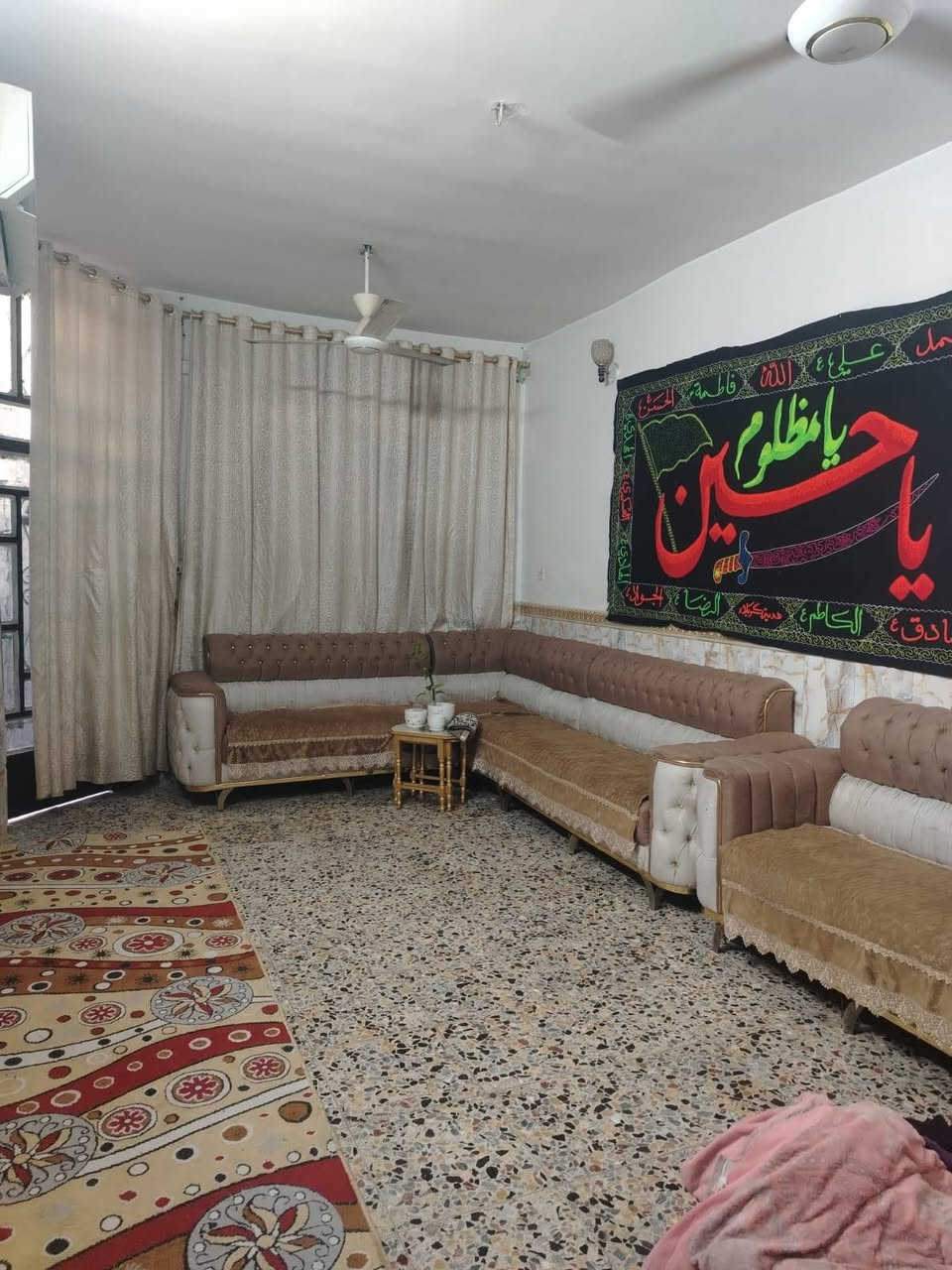 السلام عليكم بيت/ شعلة أم نجم شارع سالم
/ تفاصيل ١٥٠ م

نزال ٢٠ / واجها/7

غرف نوم / 6 / و صالة و مطبخ

***********
