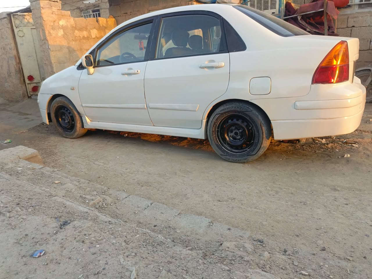 البيع  سيارة سازوكي موديل 2005 رقم بغداد نضيف بس خريطه بل كير السعر35 المكان سامراء ***********
