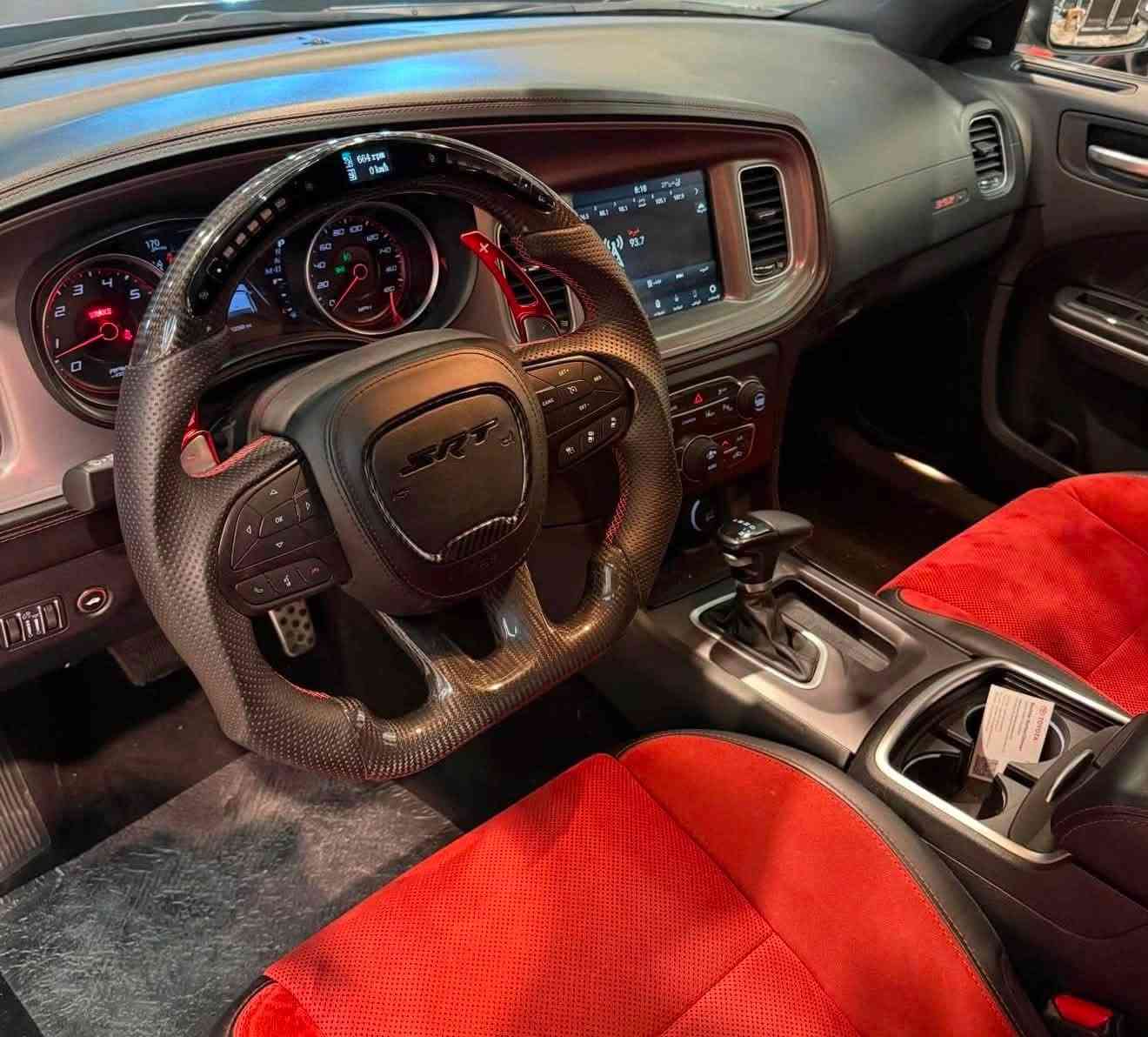 جارجر سكات باك 2023  فول مواصفات 1/1 رقم أربيل سنوية و هزة وفحص جديدة ماشيه 14 الف مايل ضررها كلش بسيط شبر بالجاملغ الأمامي بدون دواخل سعر 34000$ وبيها مجال 
مكاني الموصل ***********
