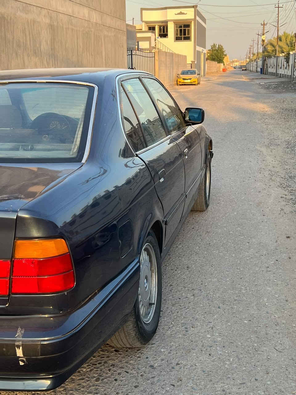 السلام عليكم BMW موديل 1991 كير عادي السعر 32 رقم الهاتف ***********
