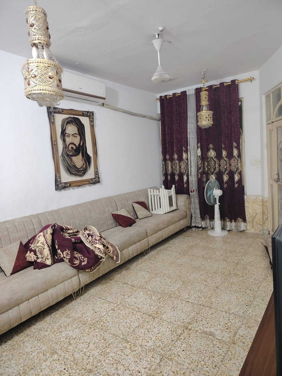 بيت ١٠٠ متر حي ميسان شارع ١٢ حرف T شارع الوكيل طابق
واحد شيلمان يحتوي على غرف وصاله ومطبخ واستقبال

 وصحيات داخليه وخارجه

للاستفسار الاتصال ع رقم ***********

