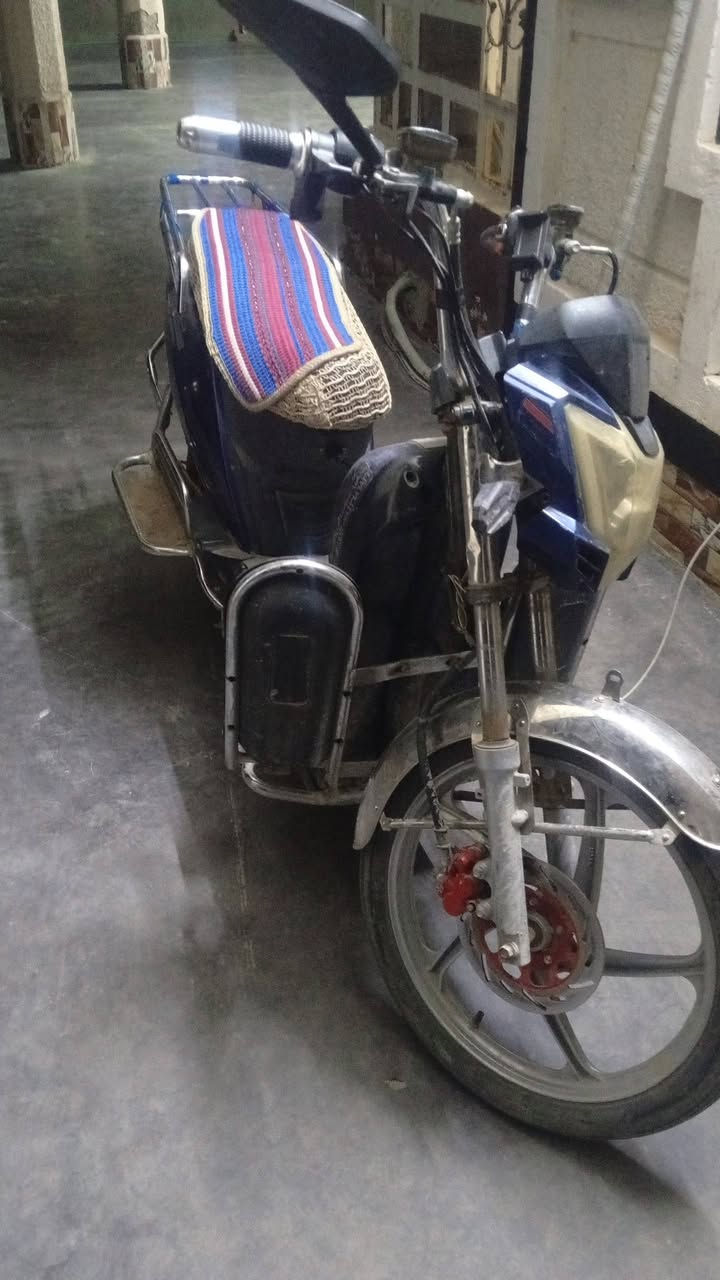 سلام عليكم عندي مطور الأخوين البيع او مراوس    ***********
