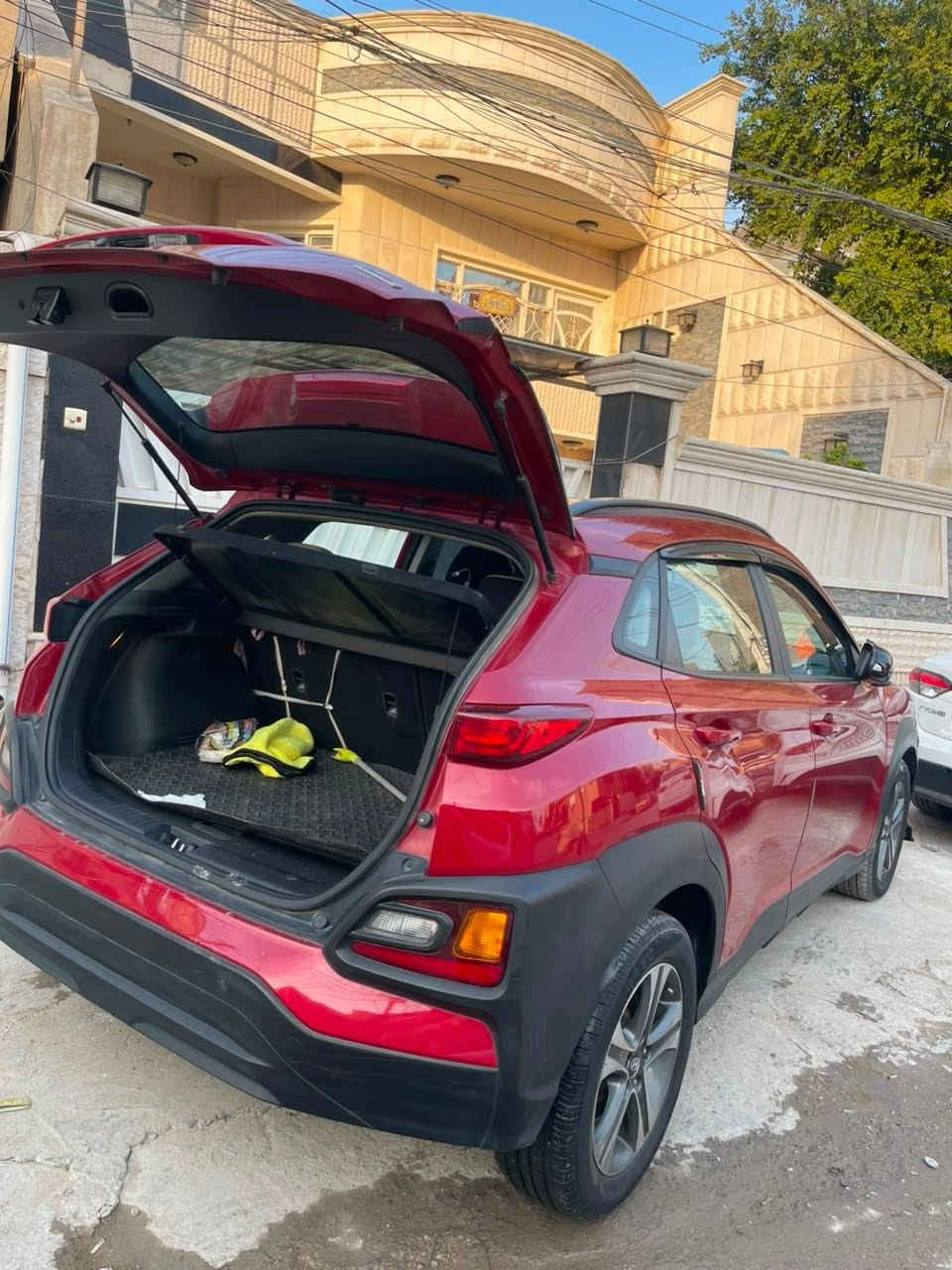للبيع هونداي كونا 2020 🚘
سيارة نظيفة جداً ومميزة، مناسبة للاستخدام اليومي والعائلي، وبحالة ممتازة من الداخل والخارج.

🔹 الموديل: 2020
🔹 المحرك: 2000 CC (دوش)
🔹 الممشى: 55 ألف كم فقط
🔹 الرقم: بغداد - تحويل مباشر
🔹 كفالة محرك وكير
📌 ملاحظة مهمة:
السيارة حادثها كان بسيط جداً، والقطع المتضررة فقط:
✅ الجاملغ الأيمن
✅ البانيد
وتم تبديلها بقطع كورية أصلية، مع توفر صور الحادث والسونار داخل الصور.

✨ السيارة جديدة جداً جاهز وما تحتاج أي مصروف.
💰 السعر: 137 ورقة
ويوجد مجال بسيط للمشتري 
📍 موقع السيارة: السيدية
📞 للاستفسار والمعاينة:
***********

