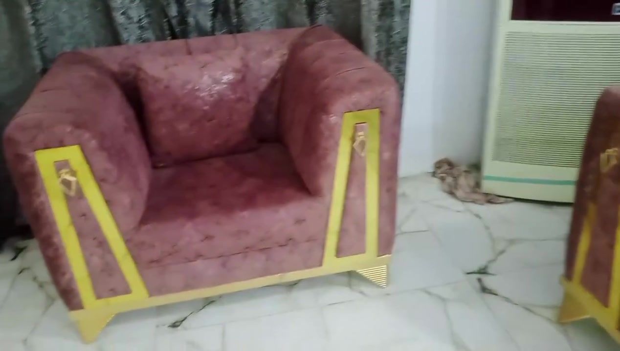 جديد للبيع ماخذي مليون و200للبيع ماكنه الديوانيه تخم كشر مقاعد  كلش ضخم و ثكيل سعره حالين 650الخاص مفتوح التصال ***********
