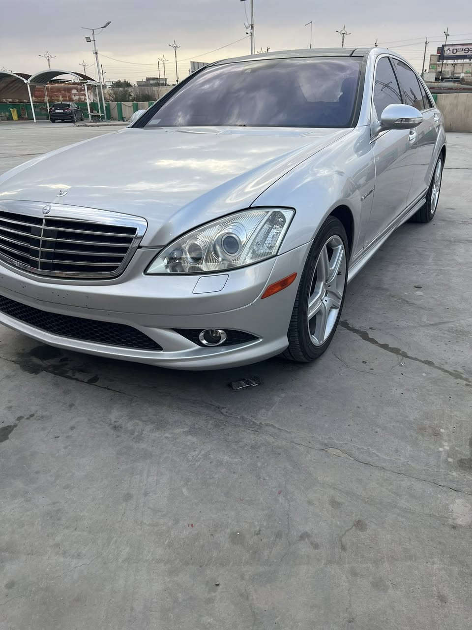 سلامً عليكم
مارسدس   S550 (AMG)
مديل 2008 أدوات حاويه بيه ستماره حجز الكتروني 
فول مواصفات للخير كفاله عامه 
كفاله حادث حادث والصبغ والكص
بنو رامه 
بيبان شفط 
برده خلفيه 
تشغيل بصمه 
رادار امامي 
رويه ليليه 
كفاله كير مكينه  
حداديه بلادي جديده 
ويل كب بلاد AMG
تبريد قطعتين 
كير قفل سرعه 
شاشه 
دبل ماوس  
5بصمات 
كشنات كهرباي امامي خلفي
كشتات جلد 
جام برونزي بلاد
اناره ترحيب 
اشاره بلمرايه 
نضام جوبلس خلفي امامي
السياره جاهزه للترقيم 
مكان السياره بصره 
السعر   120  قابل للتفاوض 
ماجاوب خاص رجان 
لاستفسار التصال  

***********
