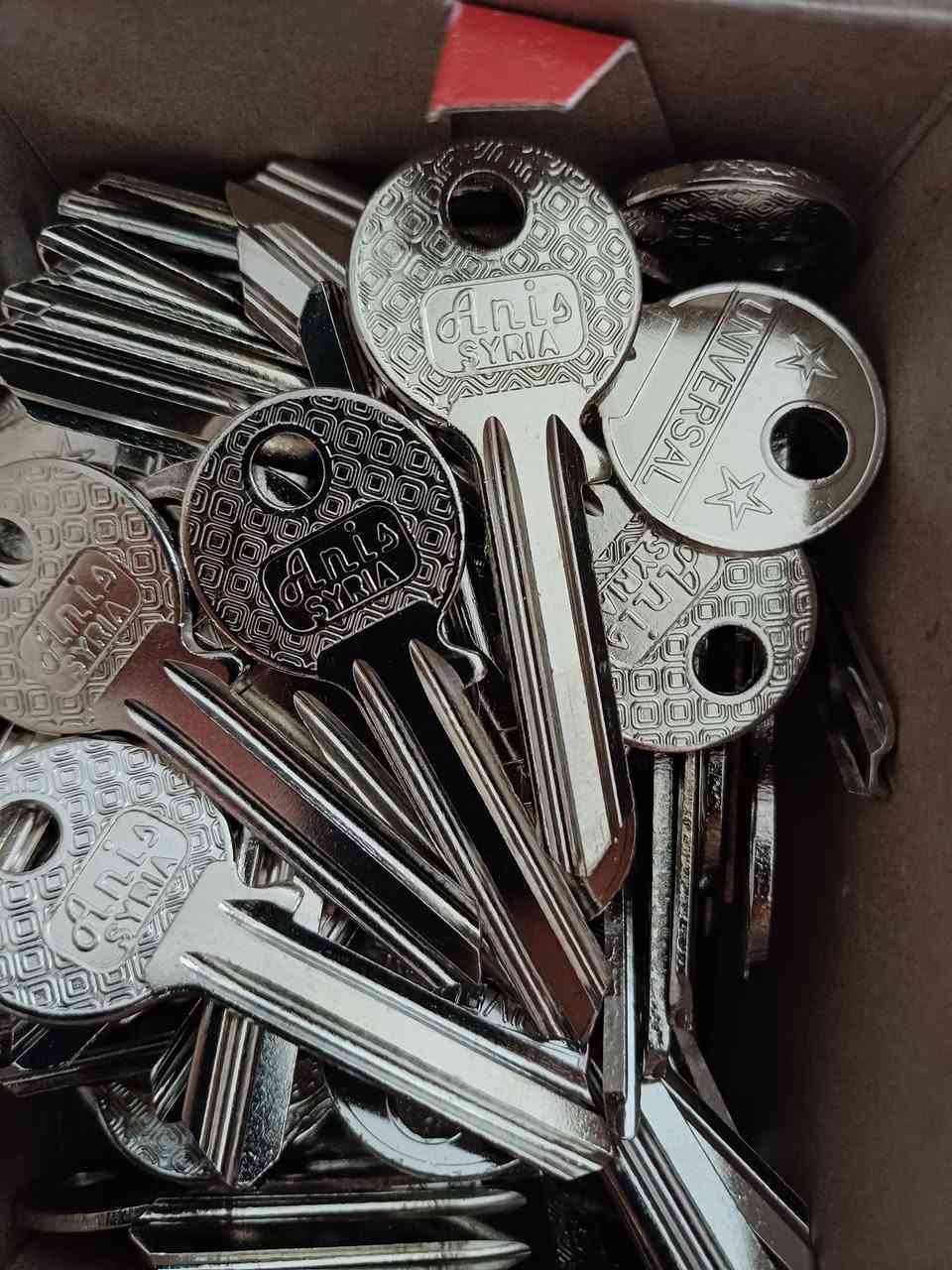 🔑 إياد البصراوي للكيلونات والمفاتيح
✅ البيع بالجملة والمفرد
أسعار مناسبة وجودة مضمونة وخدمة توصيل سريعة.
للاستفسار❗️❗️وتساب(***********)
العنوان ❗️❗️النجف شارع المدينة عامود ٤١
