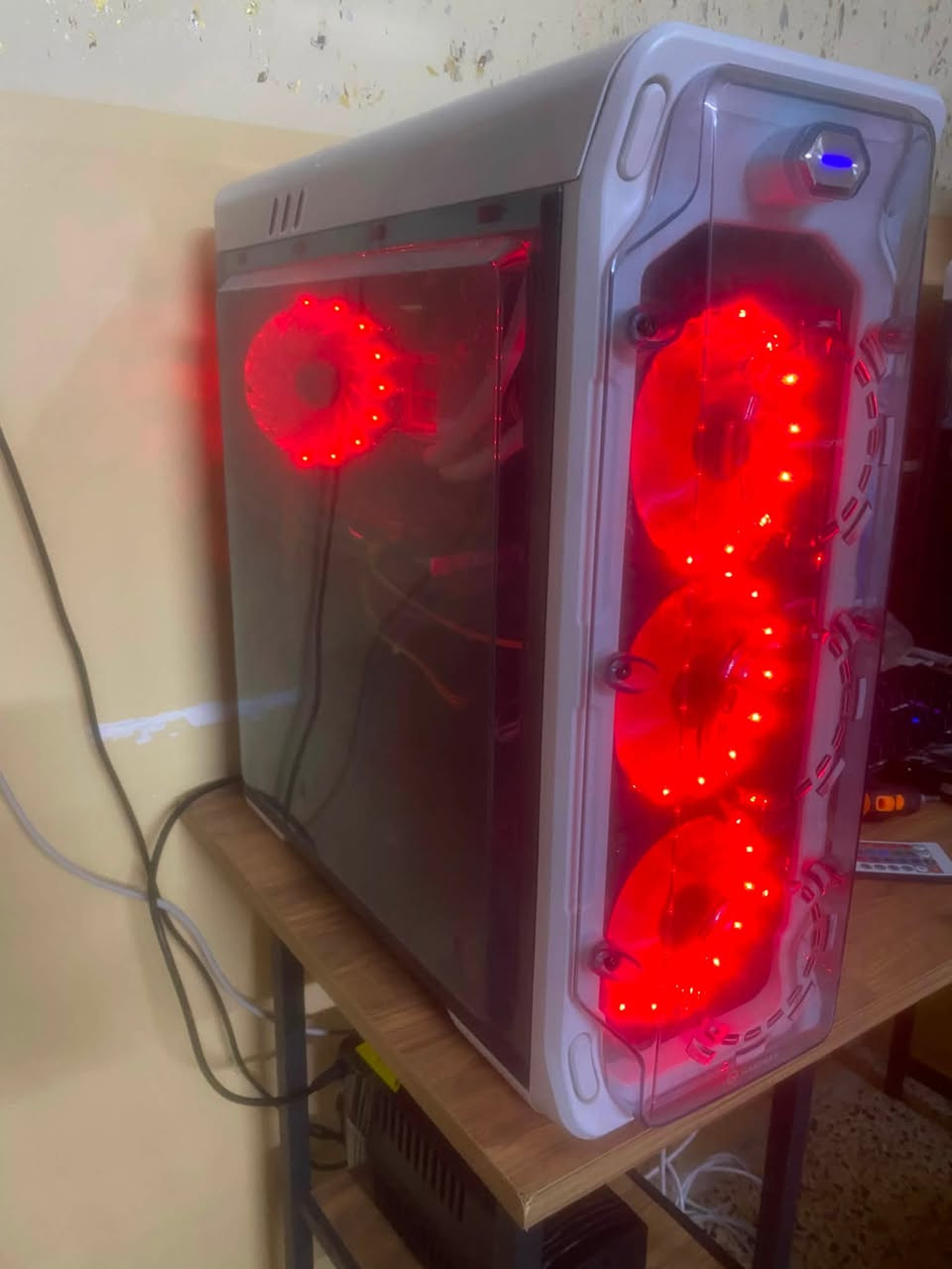 السلام عليكم كيس لبيع 500 وبيه مجال
CPU i5 9400f تبريد مائي
GPU gtx 1660super 
RAM 12gb vengeance corsa ddr4
Pord H310m pro vdh plus msi
PWR 550wt
SSD 256gb
HHD 1 tp 
كيس مع اربعه فان ارجبي 
عنواني موصل ويوجد توصيل  ***********
