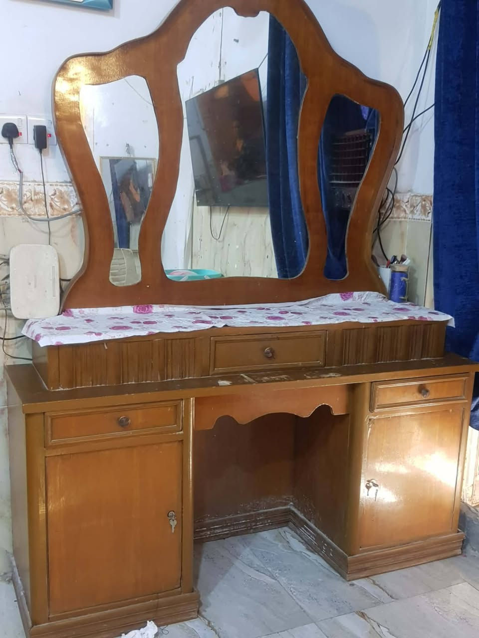 للبيع كاونتر 3 قطع نضيف ومرتب وحالته جيدة وميز مرايه نضيف وثكيل خشب متين ومناسب لغرفة النوم المكان نجف حولي والسعر كاونتر 150 وميز مرايه 40 للاستفسار خاص


**إذا كنت صاحب هذا الإعلان وتريد حذفه لأي سبب، رجاءا أرسل رسالة إلى الدعم الفني**