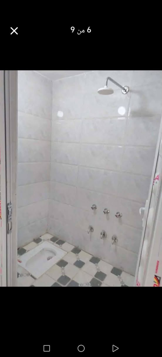 بيت للبيع المساحه 90,م غرفه نوم وصاله ومطبخ وصحيات وستقبال وطارمه صب كونكريت شغل درجه اولى مكان مميز يهم حسينيه مقبول شهيد الاول السعر 36مليون مراجعة مكتب الخزعلي للعقار ***********

