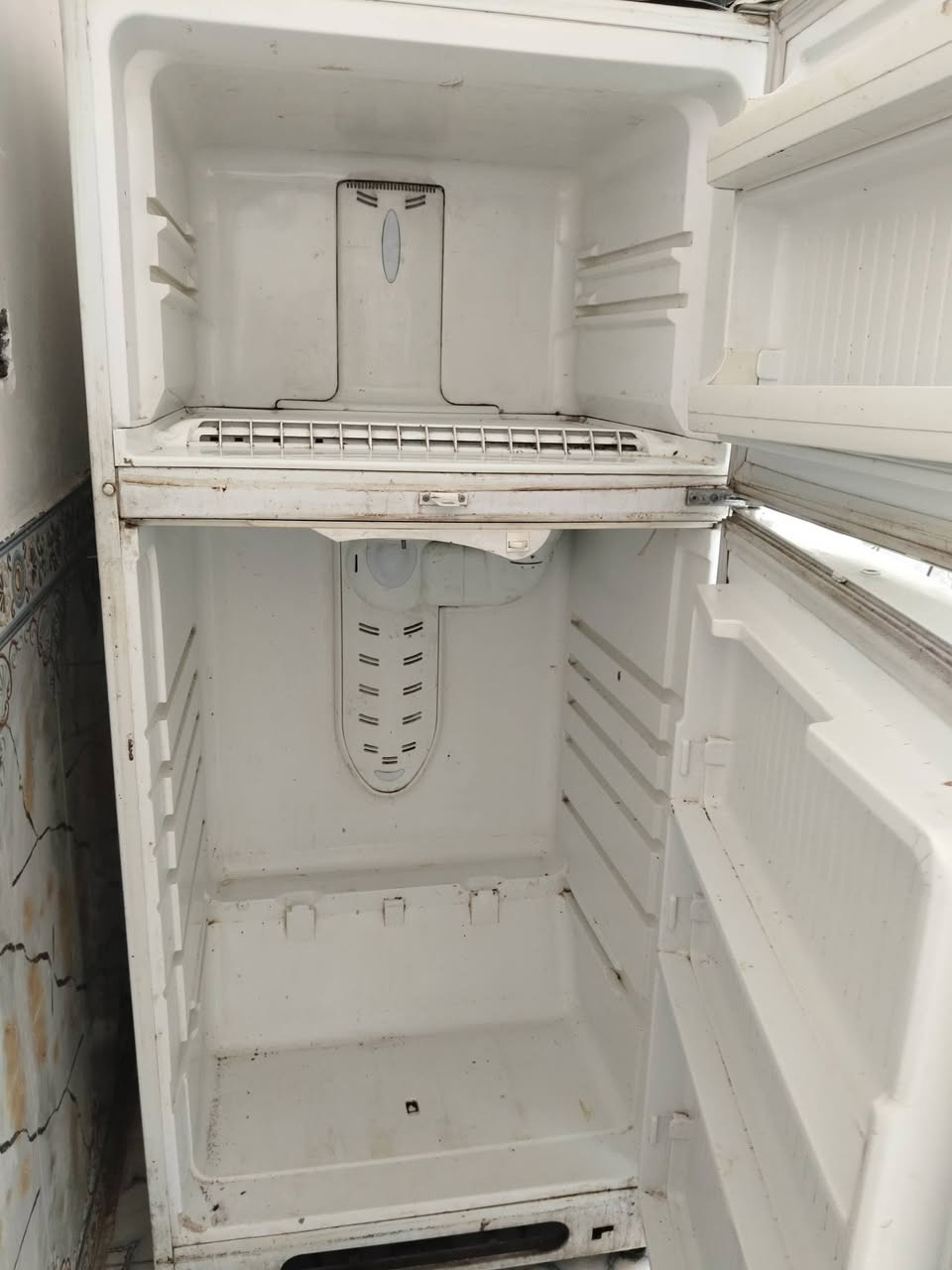 سلام عليكم ثلاجه حجم كبير شرط مامصلحه من شركه شغاله مابيه شي/سبب بيع ضعف كهرباء سعر 
300ستفسار***********
