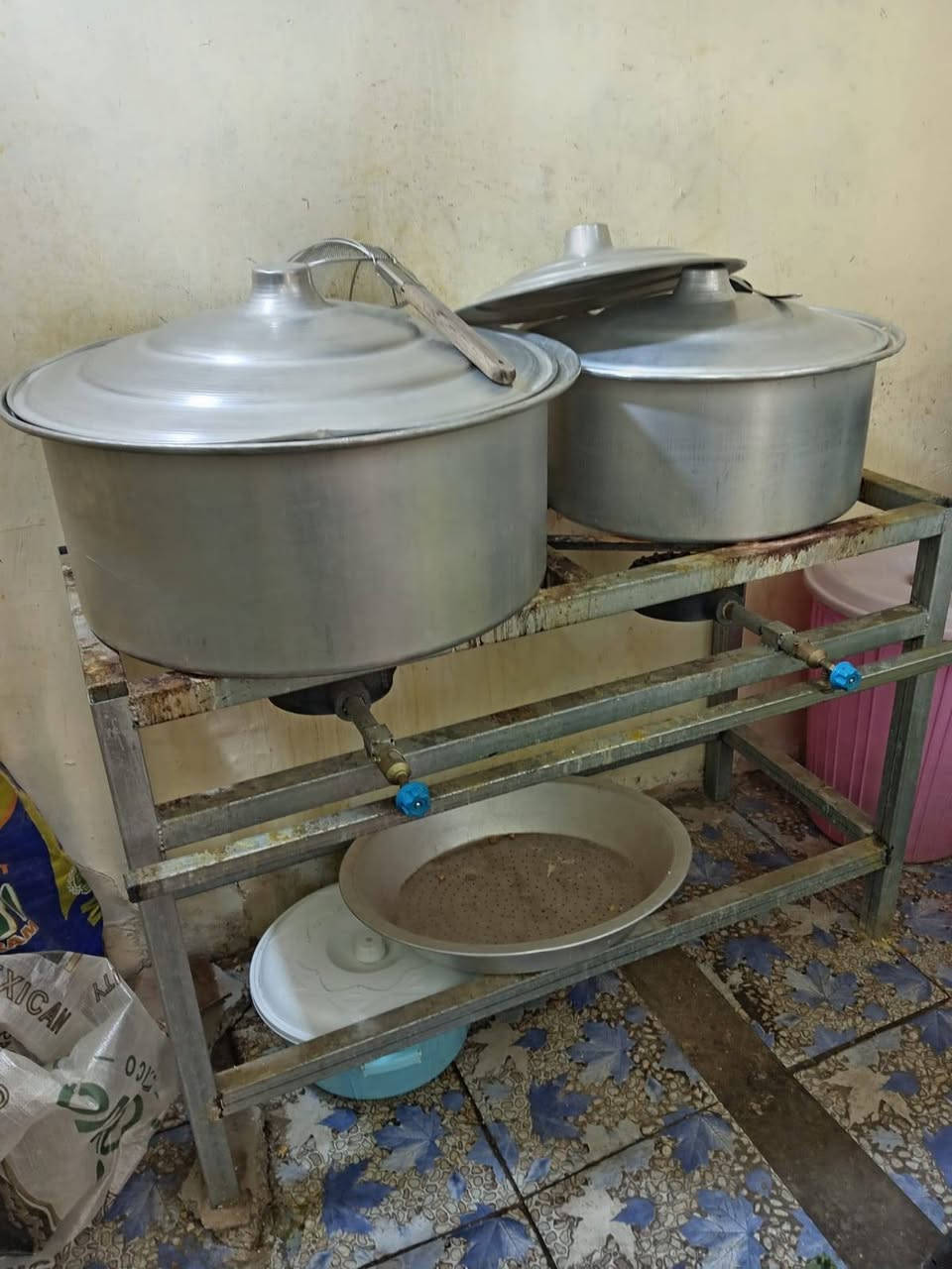 عربانة البلبي ثلاث خانات كامله من كلشي حته اناره مع طباخ وموجود عارضة اجباس و كرزات للبيع تفصال صار اسبوعين من فصلته للطلب التواصل على الخاص موقع الشعب


**إذا كنت صاحب هذا الإعلان وتريد حذفه لأي سبب، رجاءا أرسل رسالة إلى الدعم الفني**