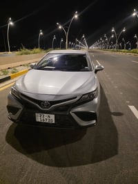 كامري 2023 SE للبيع السونار موجود بالصور  07746422003