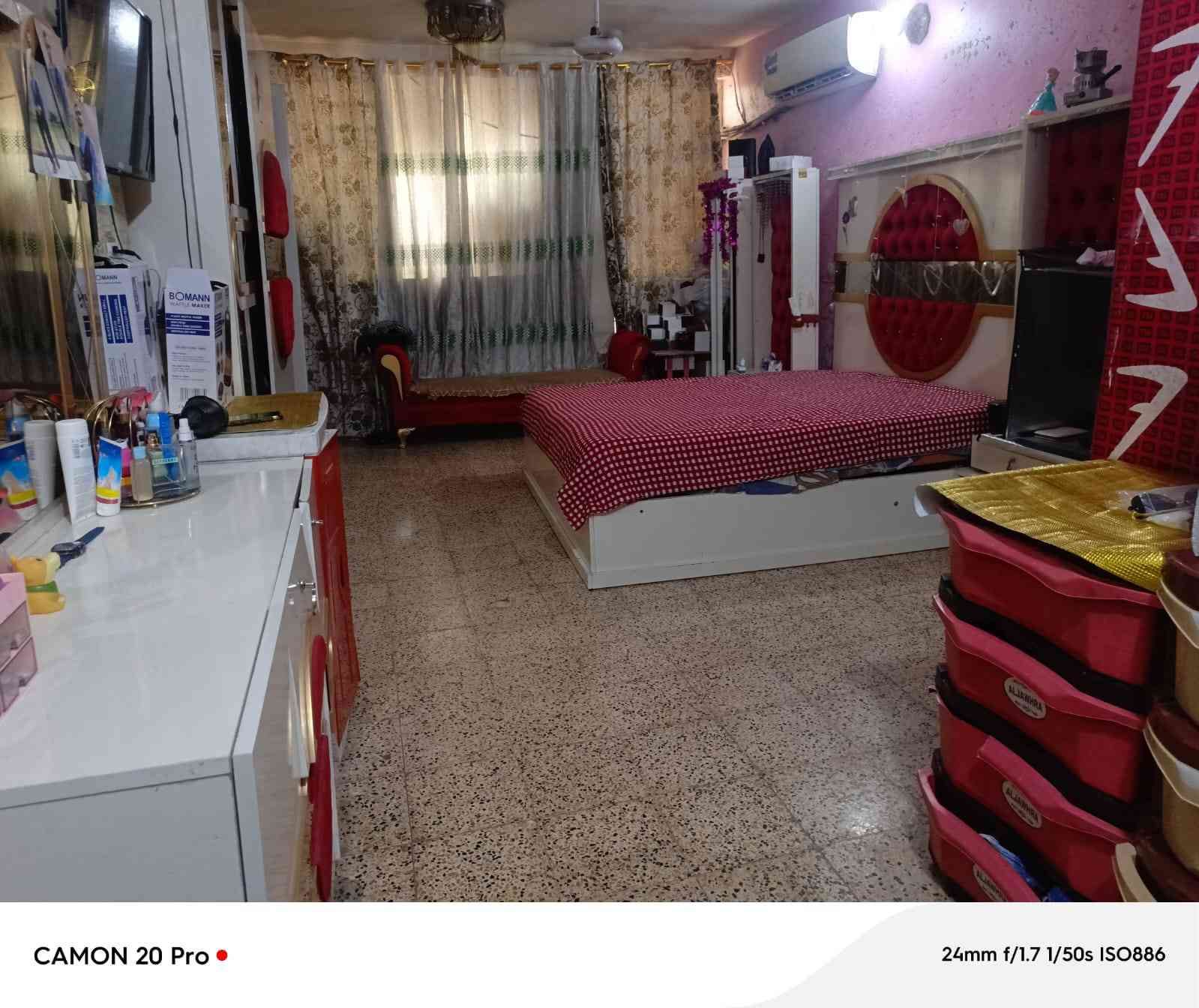 بسم الله الرحمن الرحيم
توكلنه على الله
السعر مناسب مال مستعجل

دار للبيع 
مساحته ١٢٠ متر  واجهه (٤ونص) نزال(٢٧ونص) 
الموقع المشتل الزيدي
بناء ١٩٩٠
البيت طابو صرف 
يحتوي على ٤نوم البيت طابقين
البيت مدخلين
صاله مطبخ خدمات منور 
صرمه
شارع عرضه ١٥

للاسستفسار الاتصال على الرقم اوالتواصل وتساب وخاص
***********
