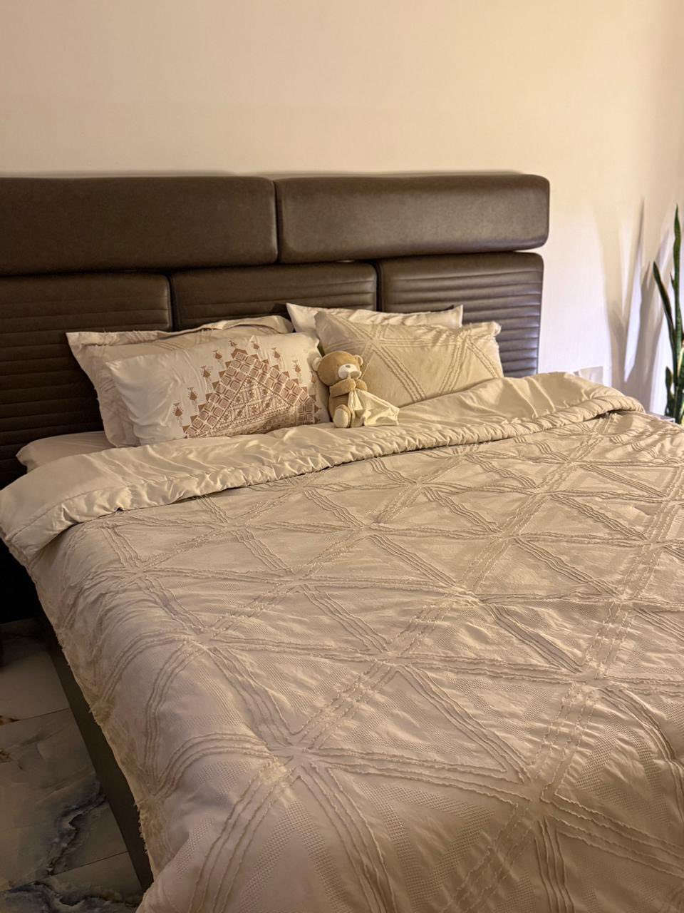 غرفة نوم جديدة كما موضح بالصور اخذتها ب٣ ملايين أبيعها بمليون و٧٥٠


**إذا كنت صاحب هذا الإعلان وتريد حذفه لأي سبب، رجاءا أرسل رسالة إلى الدعم الفني**