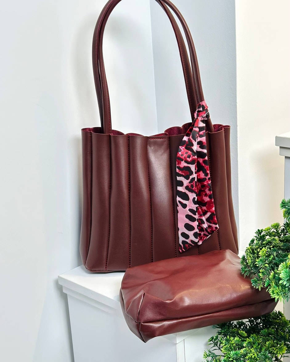 جنط نسائي
سعر المفرد 12 آلاف دينار
سعر الدرزن 90 ألف دينار
قياس 25 × 32 سم 
واتس اب :***********
واتس اب :***********
