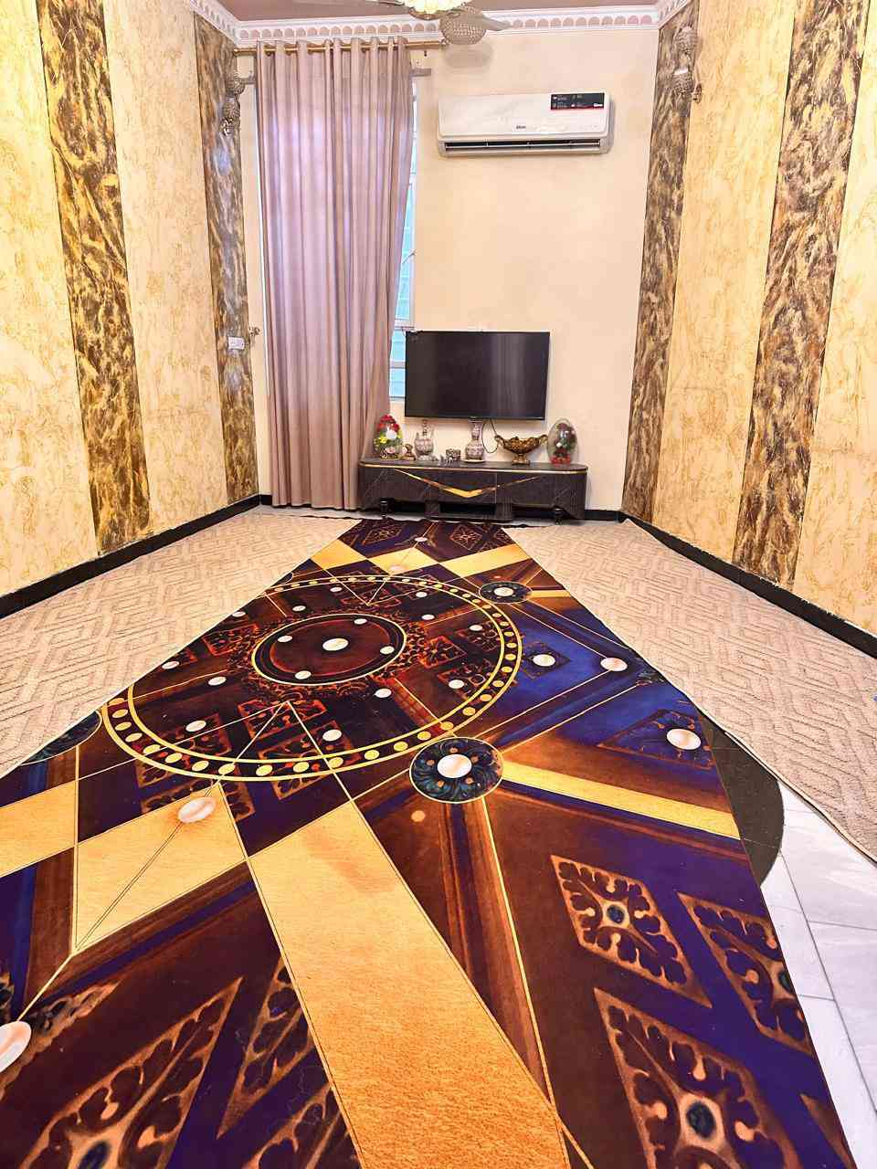 السلام عليكم 
بيت للبيع طابو صرف مساحة بالسند ٢٤٠ واقع الحال ٢٦٠ متر المكان الجمعيه خلف كلية الهندسه بصف مدرسه البيارق مباشر البيت طابقين بناء حديث الأرضية الطابق الأول  مرمر يحتوي على ٤ غرف نوم وصالتين فوك وجوه واستقبال ومطبخ ومجمع صحيات فوك وجوه داخلي وخارجي للاستفسار الاتصال على الرقم التالي ***********
***********
