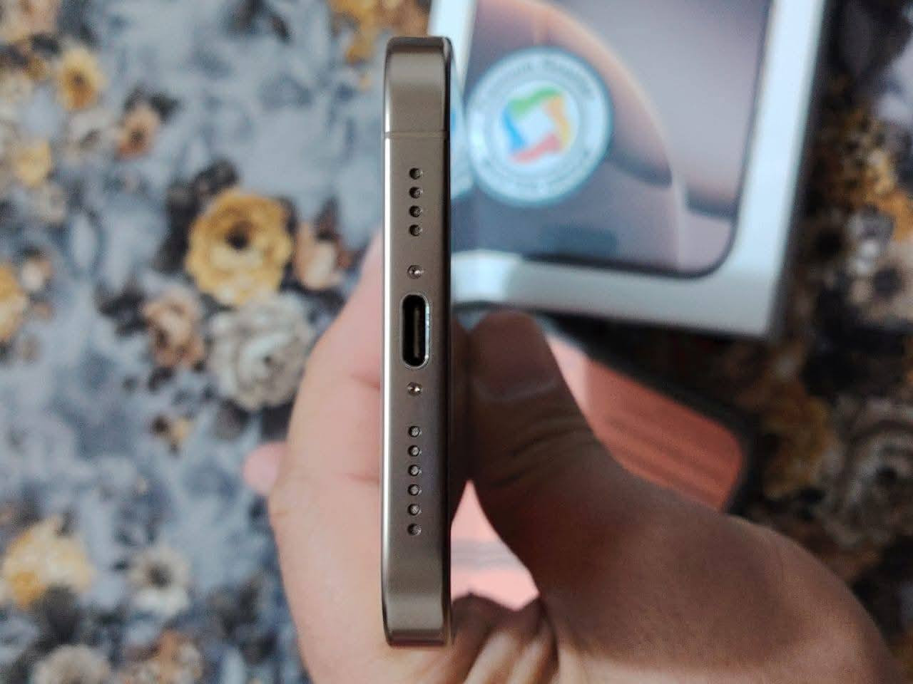 سلام عليكم للبيع ايفون  ١٦ برو ماكس ذاكره ٢٥٦ ضمان ماستر لون ذهبي كامل ملحقات نضافه ١٠٠% بطاريه ١٠٠ عدد دورات الشحن ١٧٦  المكان بغداد بسمايه السعر ١٥٥٠ الف الرقم ***********
