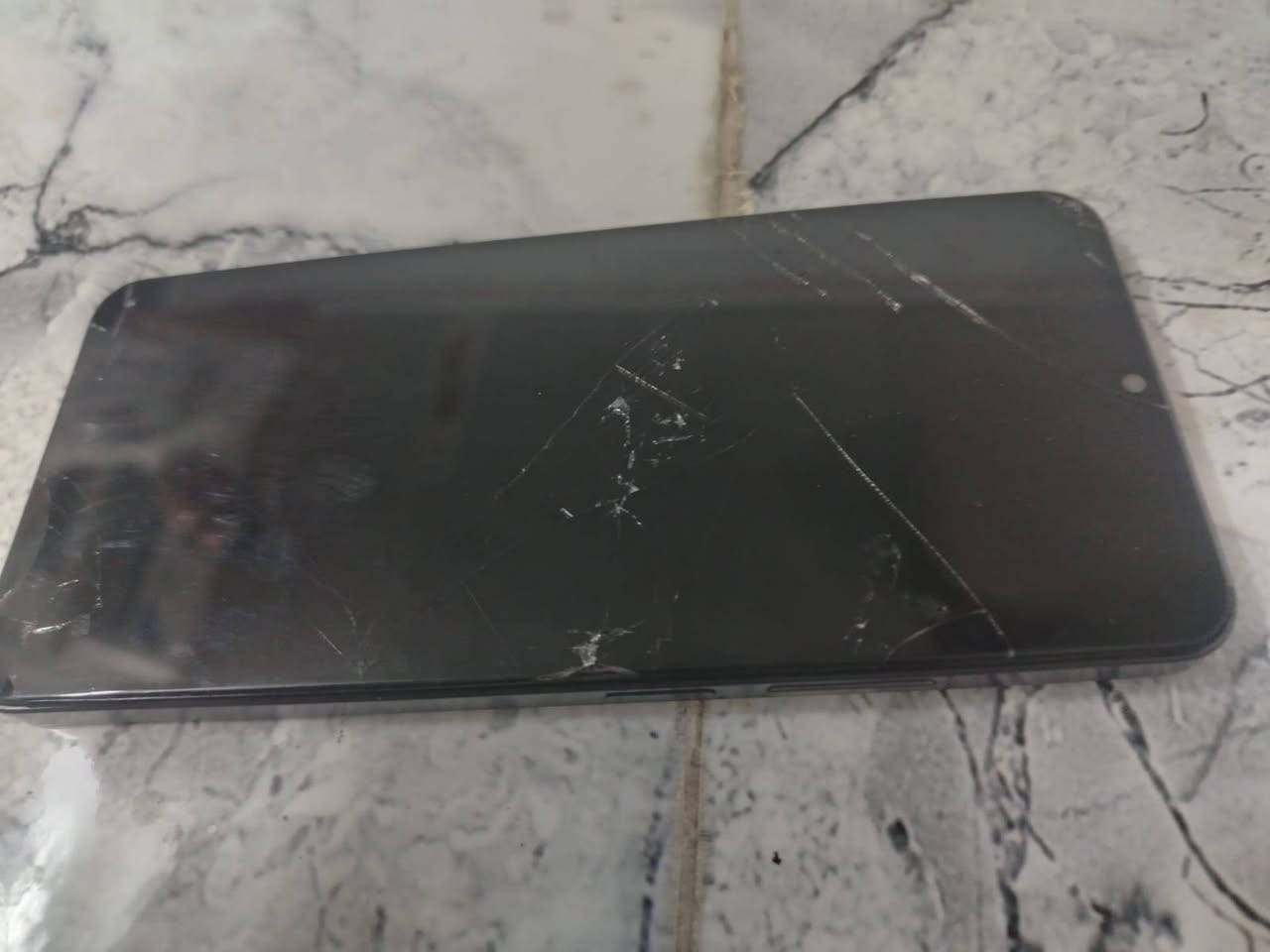 الجهاز للبيع كلشي ما بيه فقط شاشة مفطوره للبيع سعره 75 شراي راسلني خاص


**إذا كنت صاحب هذا الإعلان وتريد حذفه لأي سبب، رجاءا أرسل رسالة إلى الدعم الفني**