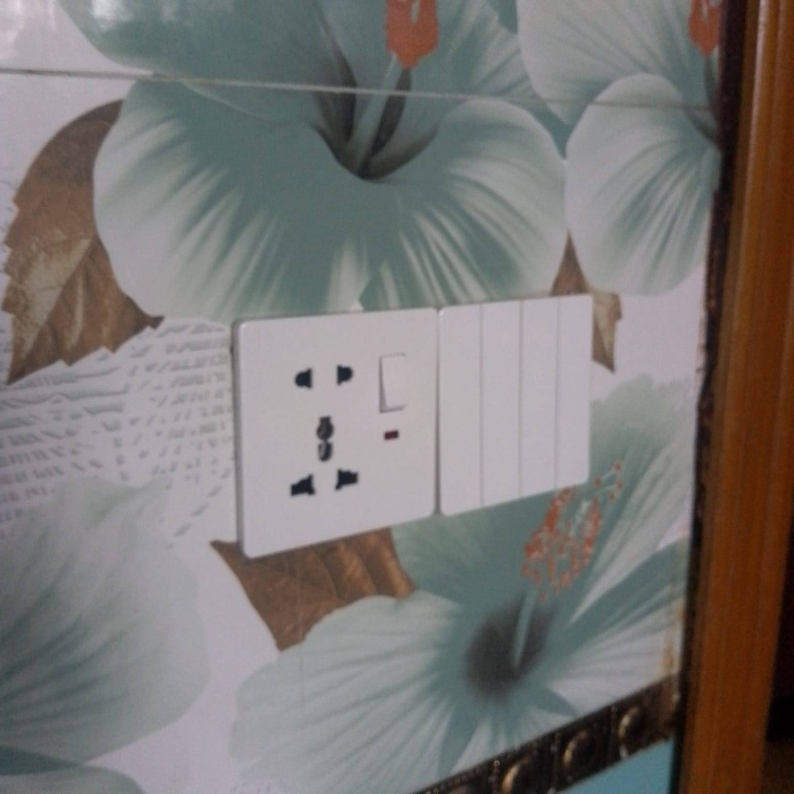 لتأسيس وصيانة جميع الاعمال الكهربائية و الصحية  للمنازل والمباني التجارية، نقدم لكم خدماتنا بحرفية ودقة عالية.
للتواصل والاستفسار:
📞 اتصل بنا على: ***********
📱 أو راسلنا على واتساب!
