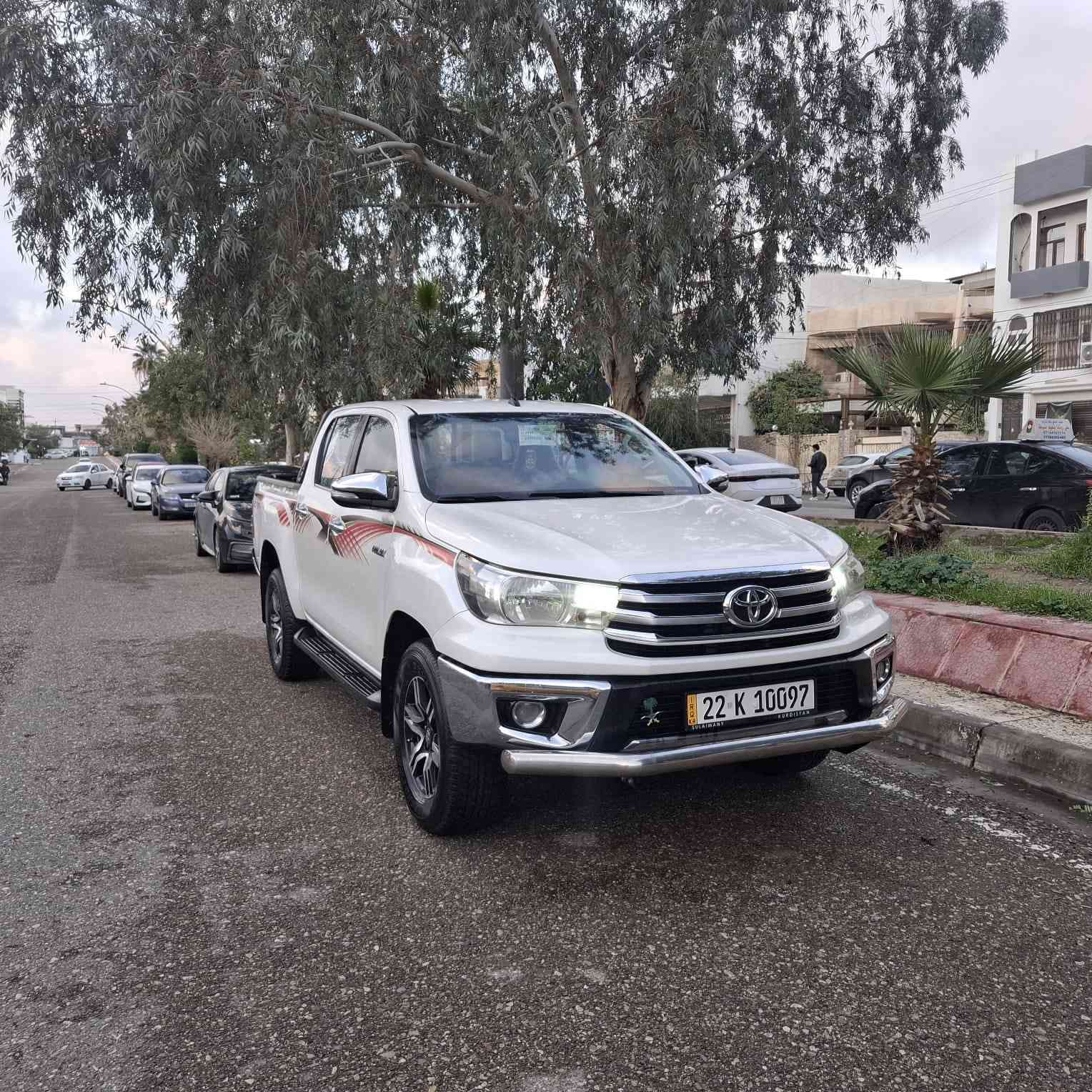 (((بسم الله الرحمن الرحيم)))
سلام عليكم....
 تويتا هايلوكس 2016 كير عادى فوول سيد نهرور بتل   . 
 ***********...
سياره بيها فقط شبر ونوص سبوغ ب جامرلغ وراء يعنى بودى بيدون ضرر بيدون تبديل  ...
سيارة دينار مصرف مابي
كلشي جديد و كامل ..
سنويه لحد 2029 هزه و ره قم جديد شرط تحويل. رقم دولى 
، كير شرط.گاردن اكسل شرط. صدر لووك . كهربائي كامل شغال  
موصفات . .بتل. شاشه وكاميره .ده عامى نيكل.سلايت .دواخل احمر .ويل كروم. تبريد لمس فوول فوول
طيارات لووك.
 مكينه بدون صرف بيدون بوخار شرط مامفتوح...
***********
***********
سعر  مناسب خابر تدلل........... كركوك, العراق
