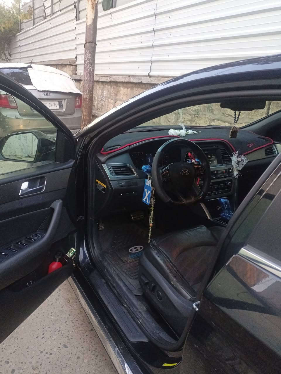 السلام عليكم
سوناتا 2017 سبورت مكينه 20 توربو 

ماشيه 121 ميل 

ضرر قطعتين بوند صبغ وجاملغ النفر تبديل بدون دواخل

محرك كير شرط ثنينهم على وضع الشركه ما مفتوحات السياره ما بيها جك انجن نهائي
سنويه بسمي شرط التحويل

السعر 122 وبيها مجال بسيط 

*********** بي واتساب
