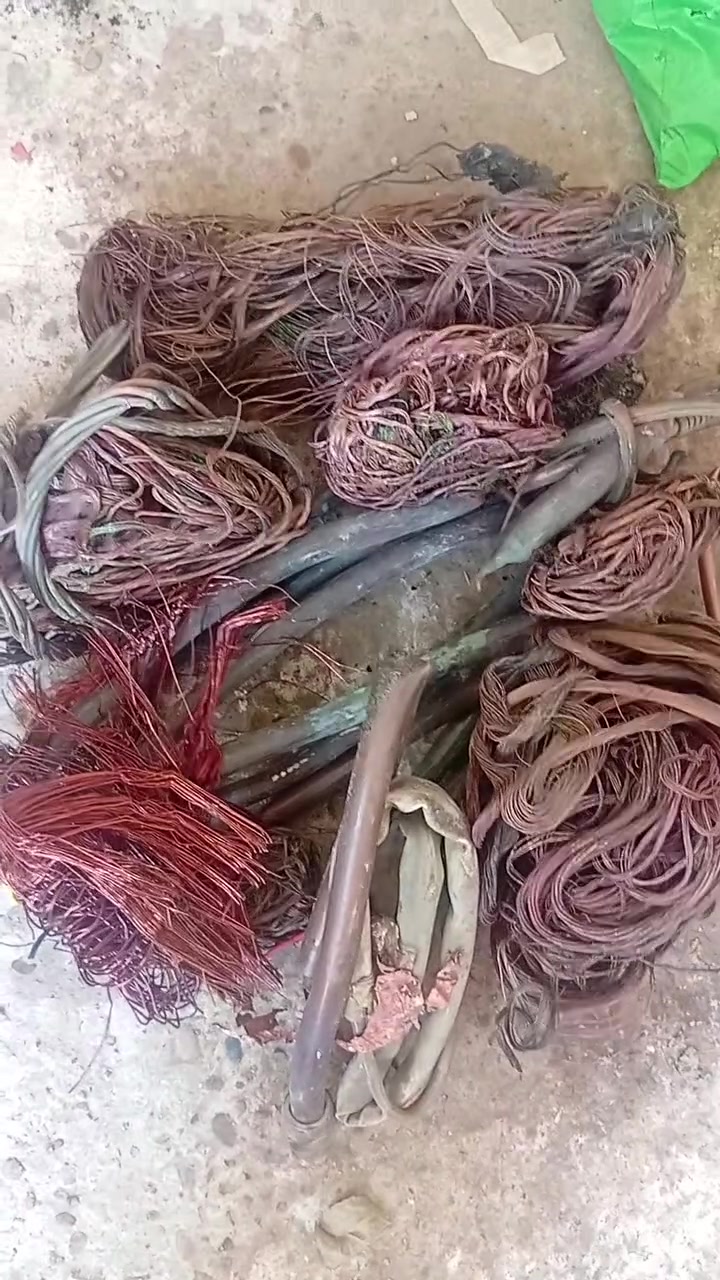 هاذ رقمي تواصل وياي اجيك لباب البيت داخل سامراء ***********
