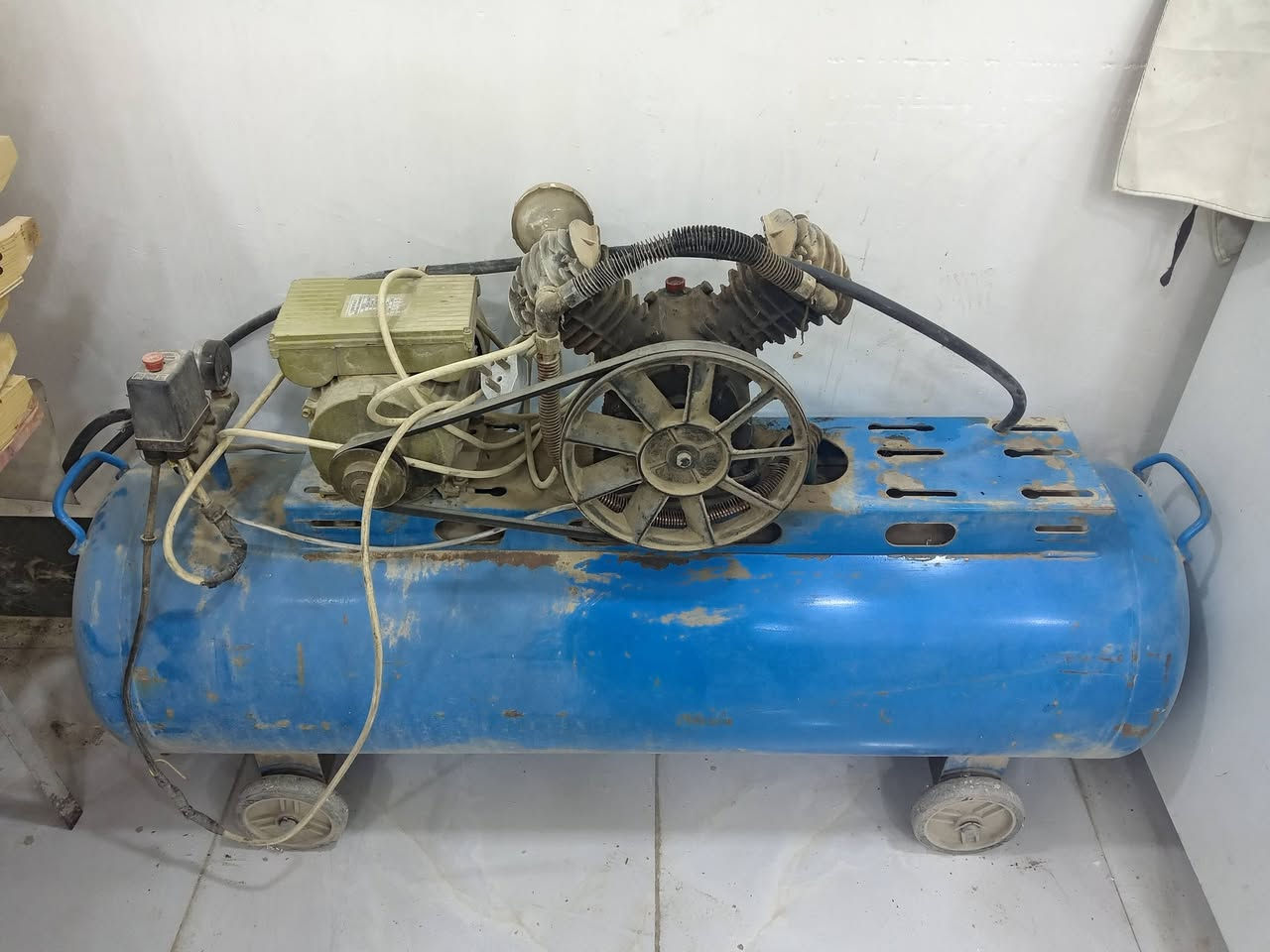 السلام عليكم
معمل PVC للبيع متكامل السليم سنكل مستخدم قليل
 ***********
