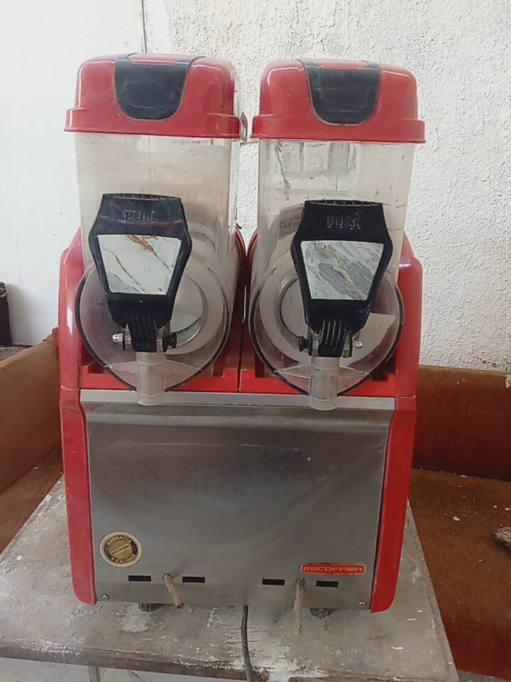 السلام عليكم للبيع 5 مكائن تفتح بيهن مشروعك 
5 مكائن معروضات للبيع تفتح محل بيهن مباشره 
وضعيتهن جيده  تجميدهن جيد جدا تفحص كدامي من اول كوب لأخر كوب أي اخلل مابيهن وطاقتهن الانتاجيه حلوة كلش تجميدهن ممتاز 

مكينة الجيلاتو ممصورهة لكن نضيفه ومرتبه وشغاله على ضمانتي

1.مكينة سوفت 
2.مكينه جيلاتو
3.مكينة ازبري
4. مكينه خانتين عصائر 
5.مكينه خانة وحده عصائر


**إذا كنت صاحب هذا الإعلان وتريد حذفه لأي سبب، رجاءا أرسل رسالة إلى الدعم الفني**