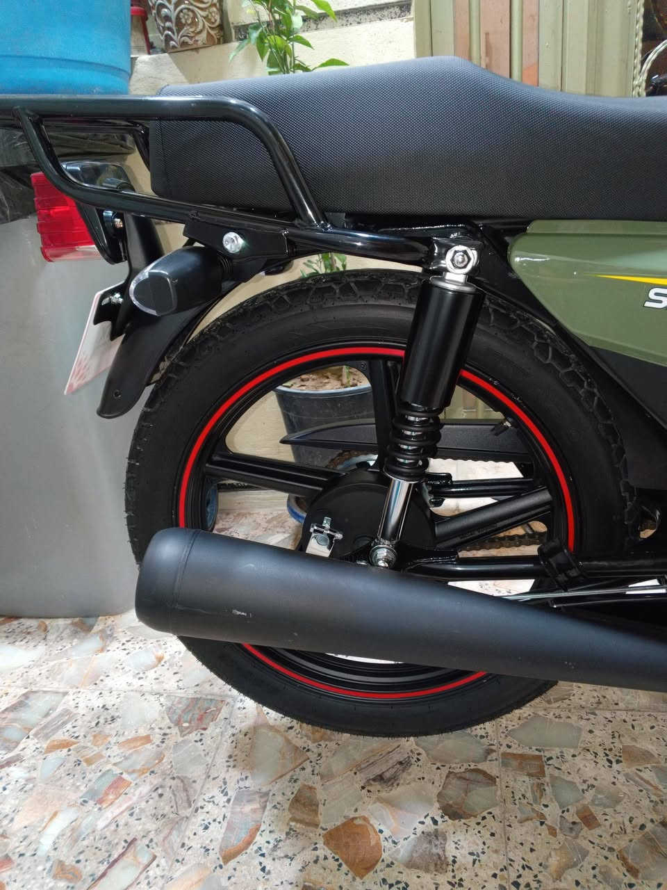 السلام عليكم حبايب دراجه ماكس وان  لون زيتوني موديل 25 الدراجه خير من الله كلش نضيفه مكينه مامفتوحه ونشطه كلها  شغاله مابيها كل نقص شغل واطلع ربع متصرف عليها  عنوان شارع فلسطين سعرها 900وبيها مجال للوجوه الطيبه رقمي ***********
