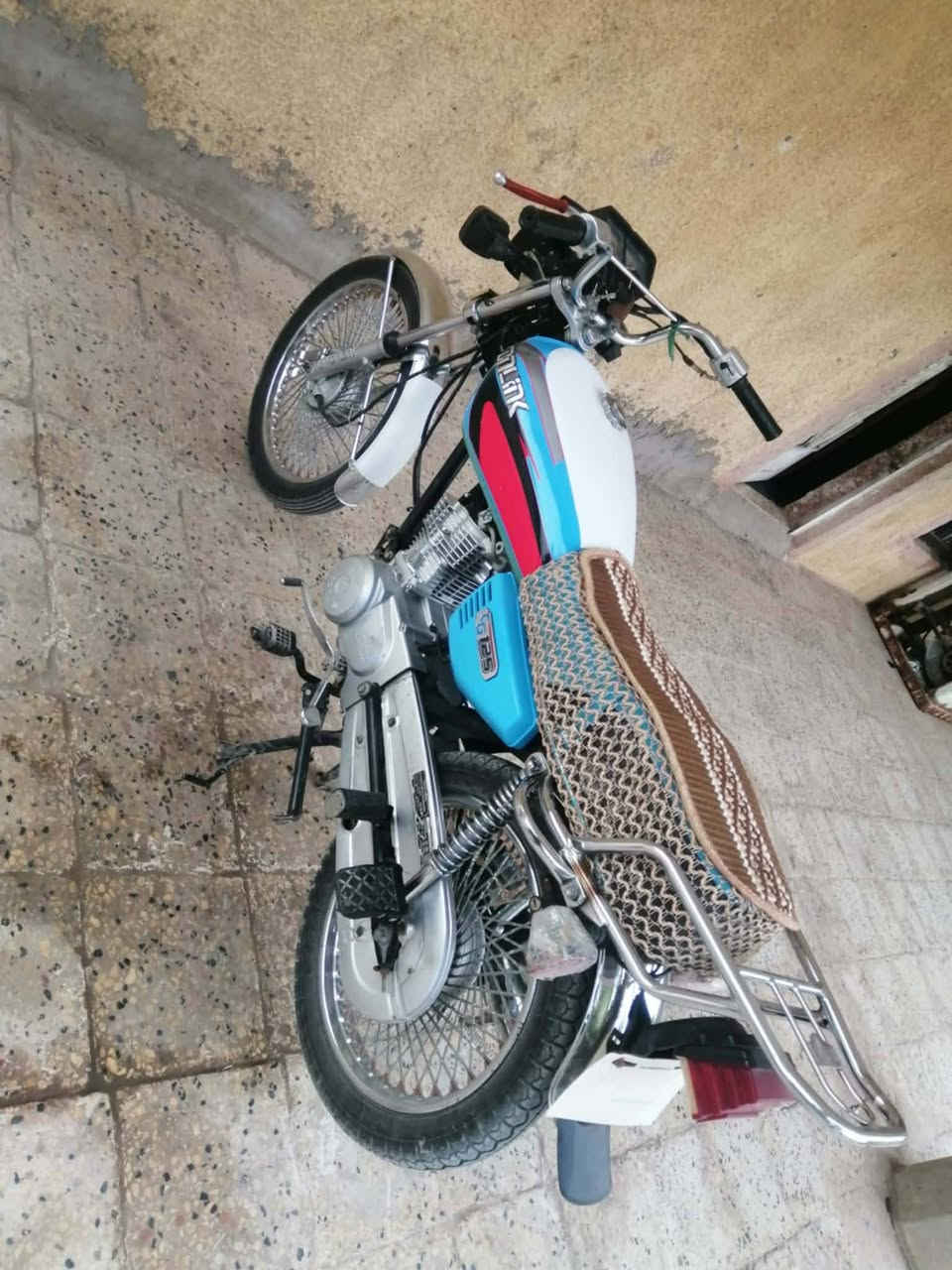 تايكر البيع ومراوس عادي العنوان تقاطع العلويه شريفه والحاب يتصل عل رقم ***********
