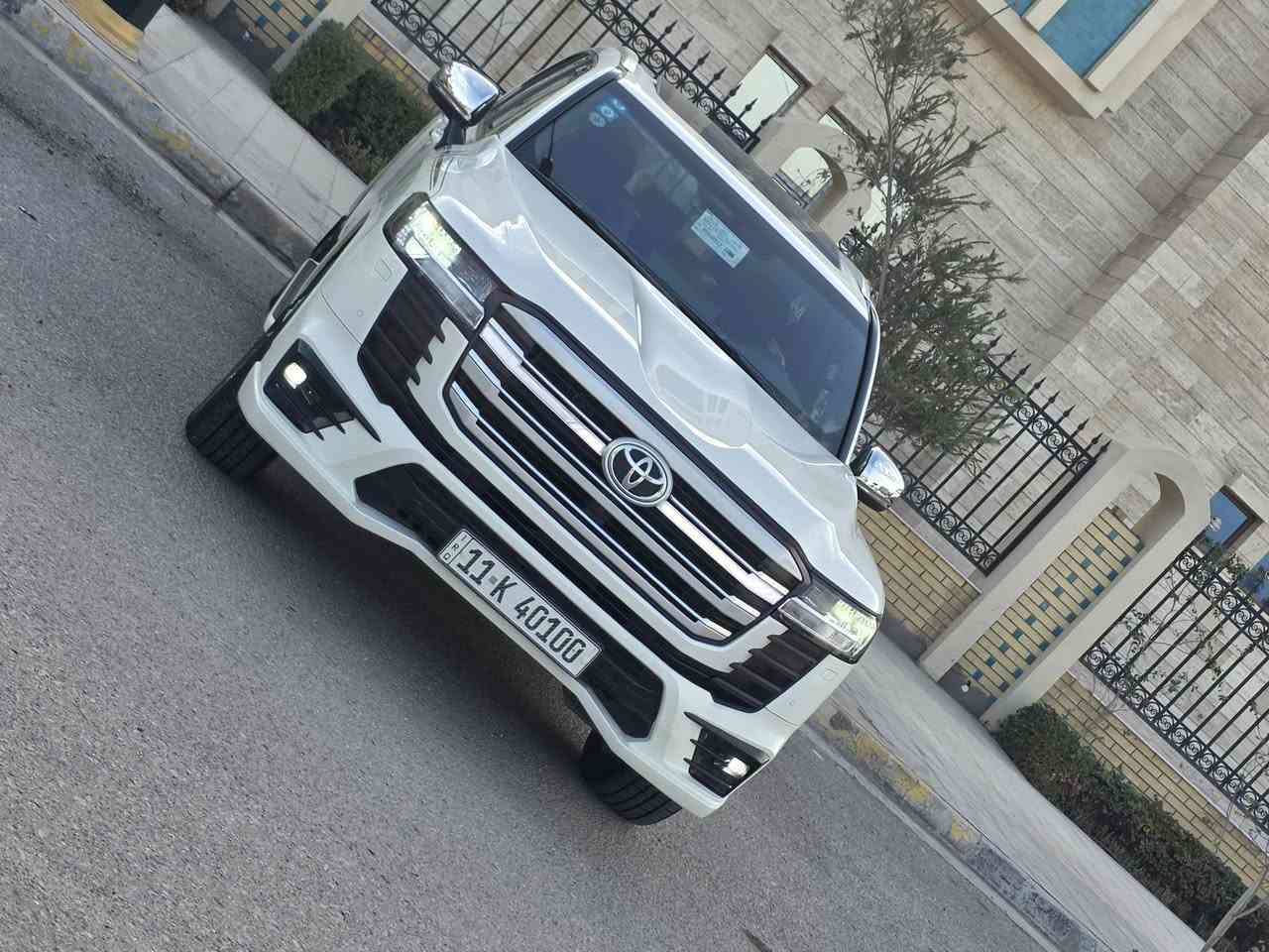 * لاندكروزر GXR لمتدد توين تيربو
شركة بريم  
* ⁠الموديل : 2023 جديدة جداا 
* كفالة عامة من  رصعة وشخط وبارد 
* ⁠الفئة: GXR / LIMTE  
* ⁠رقم بغداد شبه مميز 
* ⁠داخل جلد لونين احمر واسود 
قمارة شاموه 
تشغيل 🔛 عن بعد 
* لايت متحرك 
* ⁠محرك  6 سلند توين تيربو  
* ⁠لد شباك امامي 
* ⁠دوسات جانبية نيكل ضوئية 
* ⁠اريل نفكيتر سبايدر شمعة
* دعاميات كت (لحاية) 
* ⁠ترايش ابواب كروم 
* ⁠بصمة تشغيل بصمات ابواب 5
* ⁠شاشة امامية كبيرة 
واير لز شاحن 
* شاشات خلفية عدد (2)
* ⁠كامرات عدد 5 (360 درجة) 
* ⁠فتحة سقف (سلايت) 
* ⁠كراسي الامامية كهرباء 
* كراسي الامامية  تبريد 
* ⁠مقاعد (7) راكب دفع رباعي (4 * 4) 
مري قابل لطي 
* ⁠ثلاجة وسطية جنطة كهرباء 
* ⁠تبريد شاشة شاحن 
ن* طفاية  حريق هوك خلفي 
* ⁠حساس امامي خلفي 
* ⁠كدلوكات وسمعات الشركة 
اسبير منازل 
* ⁠وباقي مواصفاتGXR المتد المعروفة 
* رقم بغداد بأسمي
* مكان السيارة كربلاء للاستفسار هاتف ***********
