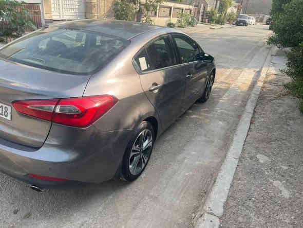 السلام عليكم كيا سيراتو خليجي موديل ٢٠١٦  السياره مري شفط وفتحه بالسقف حساسات امامي خلفي والسياره جديده ماشيه ٥٠ الف حقيقي وشادلها تخم تاير جديد وتبريد جديد اصلي وايضا صدر جديد بغراض اصليه السياره بدون صبغ بيها بارد بالباب خلف السائق وبيها شخط بالصفحه الثانيه مصلح بالكارت والصوره مال الشخط مرفقه 
السياره هزه ورقم بغداد الجديد  وموجوده في بغداد حي الجامعه 
السعر المطلوب ١٣٥ ورقه وبيها مجال للجاد 
الاتصال بالرقم ***********
