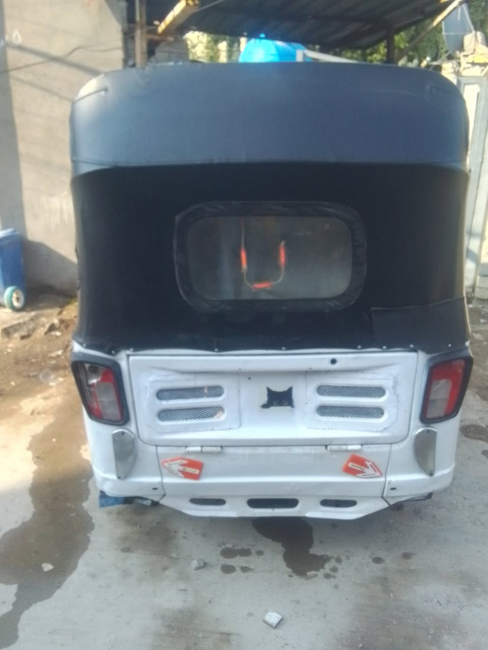 سلام عليكم  اخواني من رخصه صاحب الكروب تكتك بياجو للبيع محور محرك مال باجات ومكاني دوره ابو دشير اي استفسار ع رقم *********** سعر مليوين و، 300
